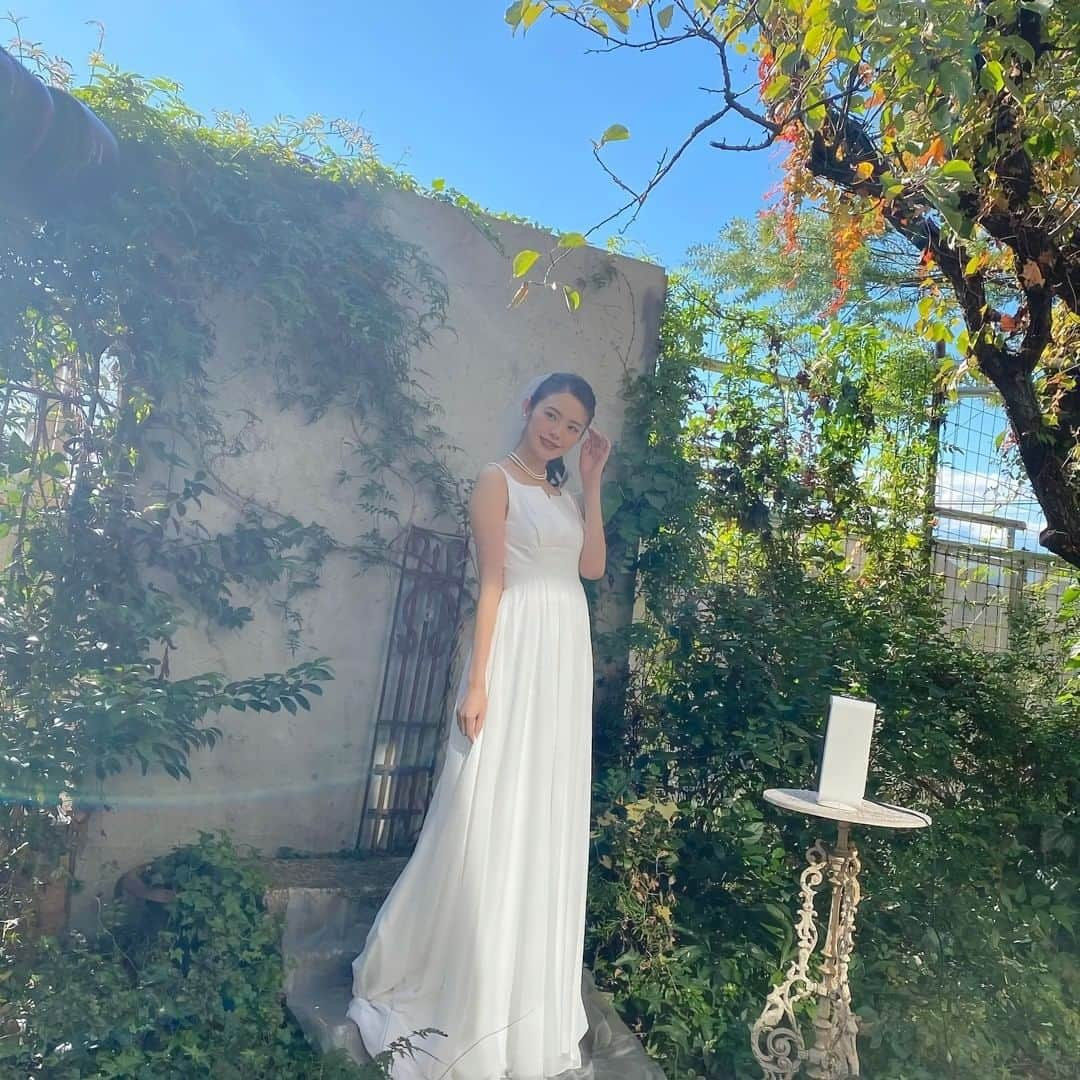 ♡プラコレWedding·⋆*さんのインスタグラム写真 - (♡プラコレWedding·⋆*Instagram)「. @placolewedding【#DRESSY花嫁 】 【#プラコレ】をつけて投稿&フォローしてね♩ . ＝＝＝＝＝＝＝＝ . 雑誌 nonno専属モデル 鈴木ゆうかさん（@yuu_pl）さん💫の 可愛すぎるドレス姿が インスタにアップされたのでチェック✔️💕  カバー写真はホワイトのドレスに ハーフアップヘアでふわふわ前髪💎 他にもお洒落なブルードレスや スレンダーなドレスのお写真があるので 是非チェックしてみてくださいね✨ . ---------------------- 📷photo by.. @yuu_pl さん . ＝＝＝＝＝＝＝＝ 『#DRESSY花嫁』『#プラコレ』の ハッシュタグをつけて写真をUPしてね✦ 花嫁アプリ『DRESSY by プラコレ』の 記事に掲載＆リグラムされるかも♩ . みなさまからのいいねや保存 コメントをお待ちしています♥ 「このウェディングドレス可愛い！」 「ヘアスタイルも気になる！！」 「今の花嫁さんの流行りは！？」etc. . ＝＝＝＝＝＝＝＝ 花嫁アプリでは、 プロのアドバイザーに結婚式の相談を何度でも♡ ウェディングドレスの記事や、 自分のウェディングレポを残せちゃう♡” . ＞＞＞TOPのURLからcheck ⋈ @placolewedding ＞＞＞結婚のご相談は プラコレウェディングアドバイザーへ♡ @wedding_adviser ＞＞＞ウェディングレポを残したいなら、 farny by プラコレをcheck ✎ @farny_wedding ＞＞＞ウェディングアイデア＆DIYは ドレシーアイデアcheck ❁ @dressy_idea >>>素敵なドレスに出会いたい花嫁さま♡ @dressyonline_をcheck . ＝＝＝＝＝＝＝＝＝＝＝＝＝＝＝＝ . #プレ花嫁 #卒花 #花嫁 #卒花嫁 #結婚 #結婚式 #結婚準備 #花嫁準備 #weddingtbt #花嫁コーディネート #試着レポ #farnyレポ #2021冬婚 #2021秋婚 #2021春婚 #2021夏婚 #鈴木ゆうか #モデル #芸能人着用 #ウェディングドレス #ハーフアップ #ノンノ #nonno #nonno_magazine #芸能人 #ちゅか」1月14日 17時15分 - placole_dressy