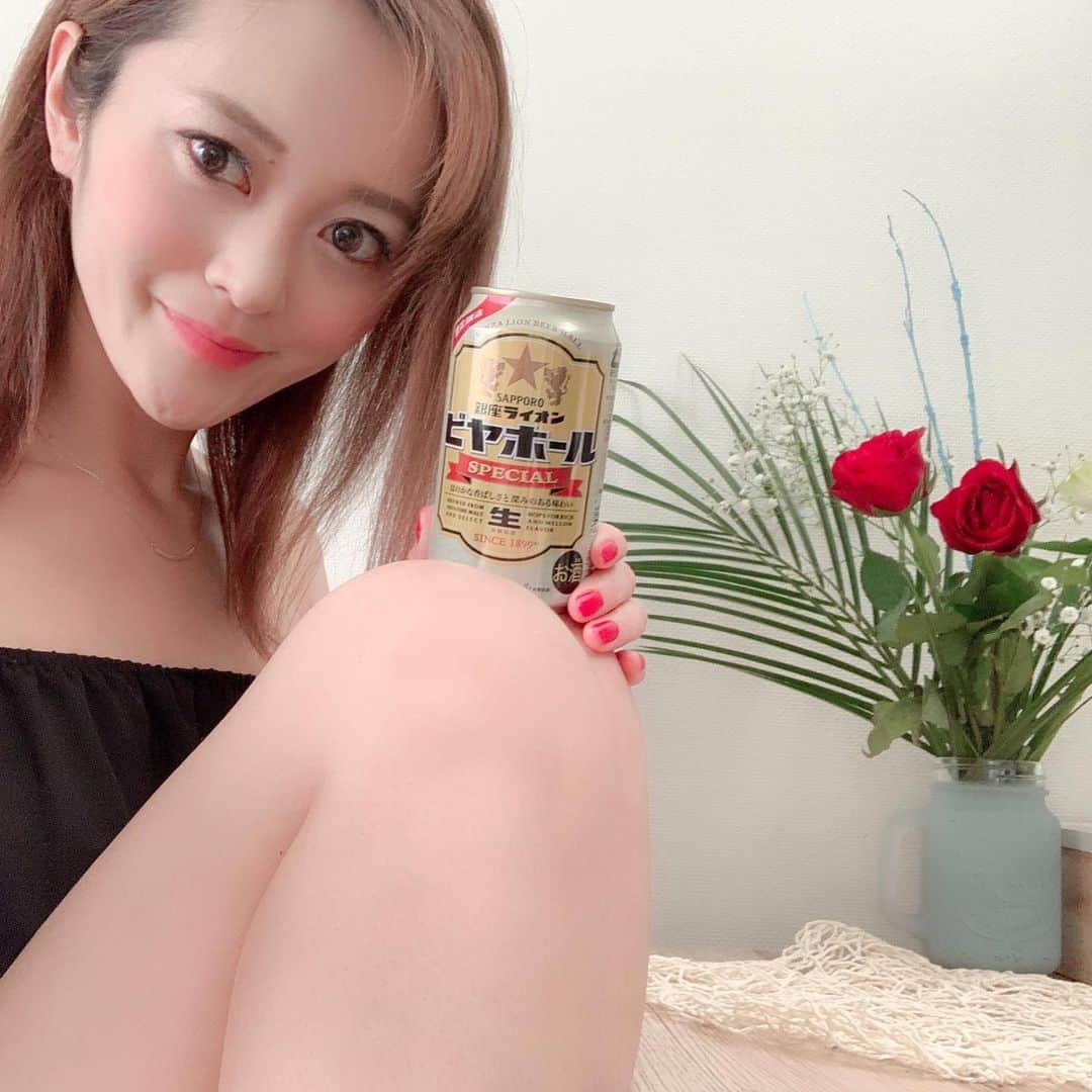 三上玲奈のインスタグラム：「昔の写真探してたら、沢山楽しそうな素敵な写真が出てきて、ほんと私の人生って素晴らしいし、頑張ってたなぁって思ったwww  これは1年半続けた　【ビールとつまみとれいなと。】って連載の記事の写真。  仕事とか記事の写真全然インスタに上げてなくて、その時は載せない方がいいって思ってたんだ😂  もったいないなぁ…。  コロナで頑張ることなくなったけど…  昔の楽しそうな写真見てやる気出して、何か知らんけど何か頑張るか😂 とりあえず仕事ね　笑笑  ただそれだけの投稿でした　笑笑  #三上玲奈　#コロナに負けるな　#ビール　#ビール女子　#ビールとつまみとれいなと　#ヒビヤガール　#ヒビヤガーデン」
