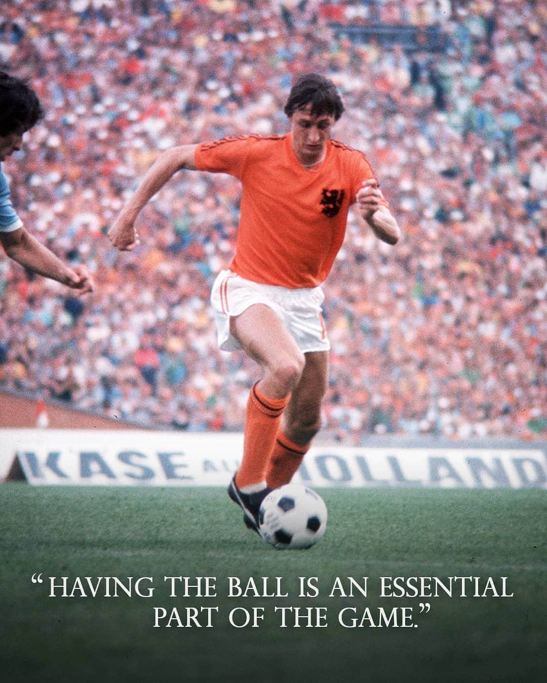 ヨハン・クライフのインスタグラム：「On the 14th of each month we share one of Johan’s famously brilliant and simple quotes. 💬 ⠀ Today's is: "Having the ball is an essential part of the game." ⚽ ⠀ #CruyffLegacy」
