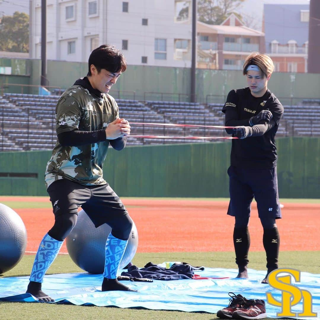 福岡ソフトバンクホークスさんのインスタグラム写真 - (福岡ソフトバンクホークスInstagram)「#自主トレレポート #team21 #和田毅 #笠谷俊介 #sbhawks #softbankhawks #ホークス」1月14日 17時24分 - softbankhawks_official