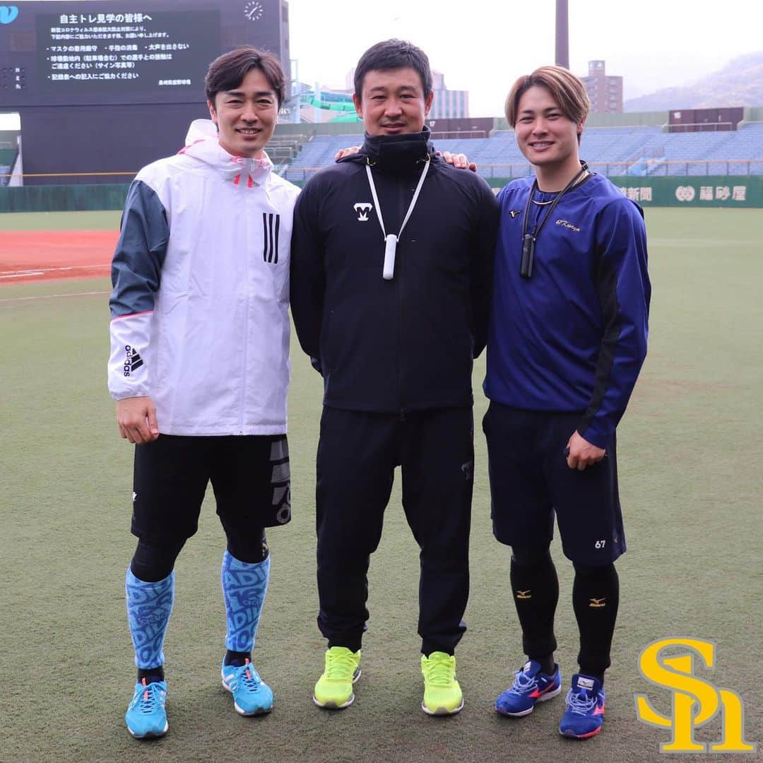 福岡ソフトバンクホークスさんのインスタグラム写真 - (福岡ソフトバンクホークスInstagram)「#自主トレレポート #team21 #和田毅 #笠谷俊介 #加藤さん#ブルペン捕手 #sbhawks #softbankhawks #ホークス」1月14日 17時24分 - softbankhawks_official