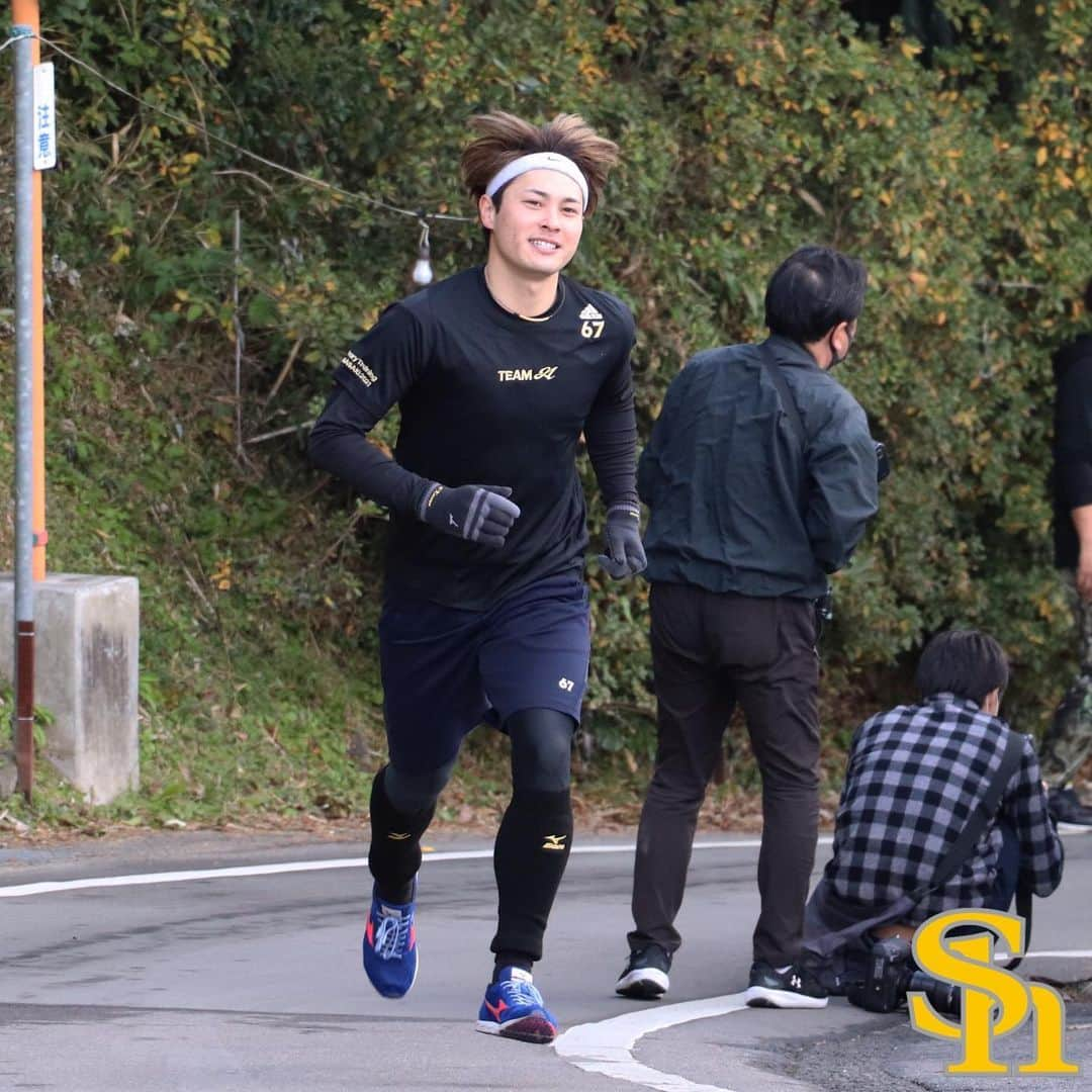 福岡ソフトバンクホークスさんのインスタグラム写真 - (福岡ソフトバンクホークスInstagram)「#自主トレレポート #team21 #和田毅 #笠谷俊介 #加藤さん#ブルペン捕手 #sbhawks #softbankhawks #ホークス」1月14日 17時24分 - softbankhawks_official