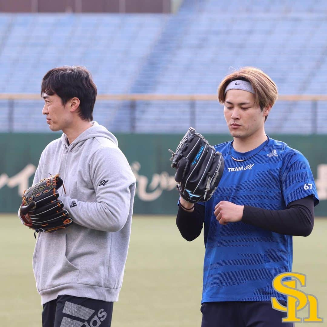 福岡ソフトバンクホークスさんのインスタグラム写真 - (福岡ソフトバンクホークスInstagram)「#自主トレレポート #team21 #和田毅 #笠谷俊介 #加藤さん#ブルペン捕手 #sbhawks #softbankhawks #ホークス」1月14日 17時24分 - softbankhawks_official