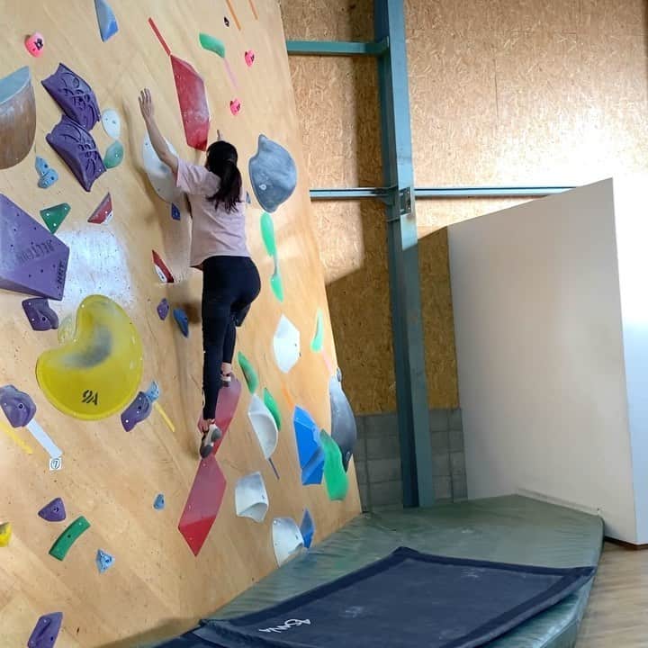 大田理裟のインスタグラム：「🏃‍♀️🏃‍♀️🏃‍♀️💜﻿ ﻿ #クライミング #ボルダリング #climbing #bouldering #sportclimbing #スポーツクライミング #training #トレーニング #champion #championjp」