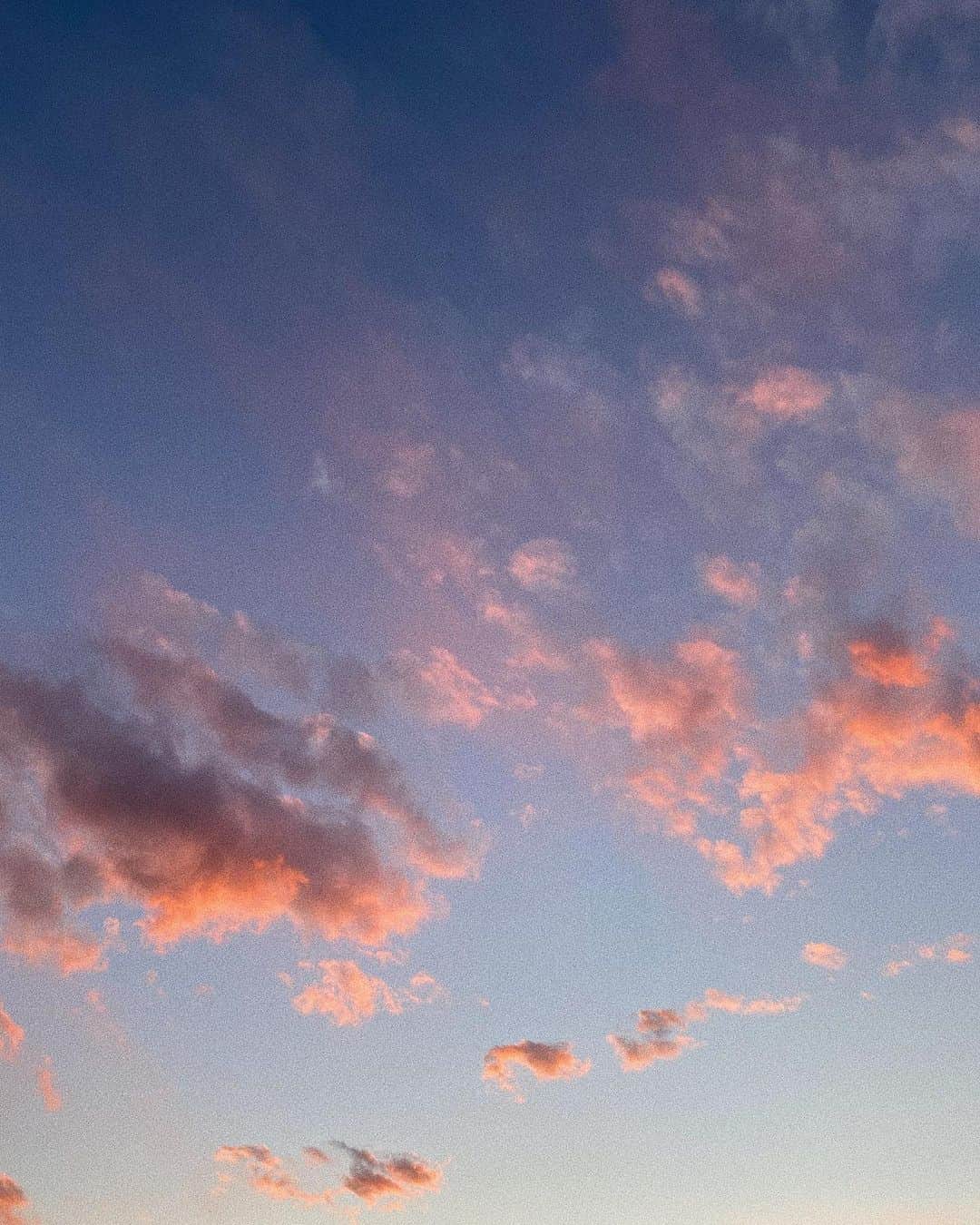 土屋希美のインスタグラム：「綺麗な空が撮れたのでおそそ分け💁‍♀️ #自然って素晴らしい」