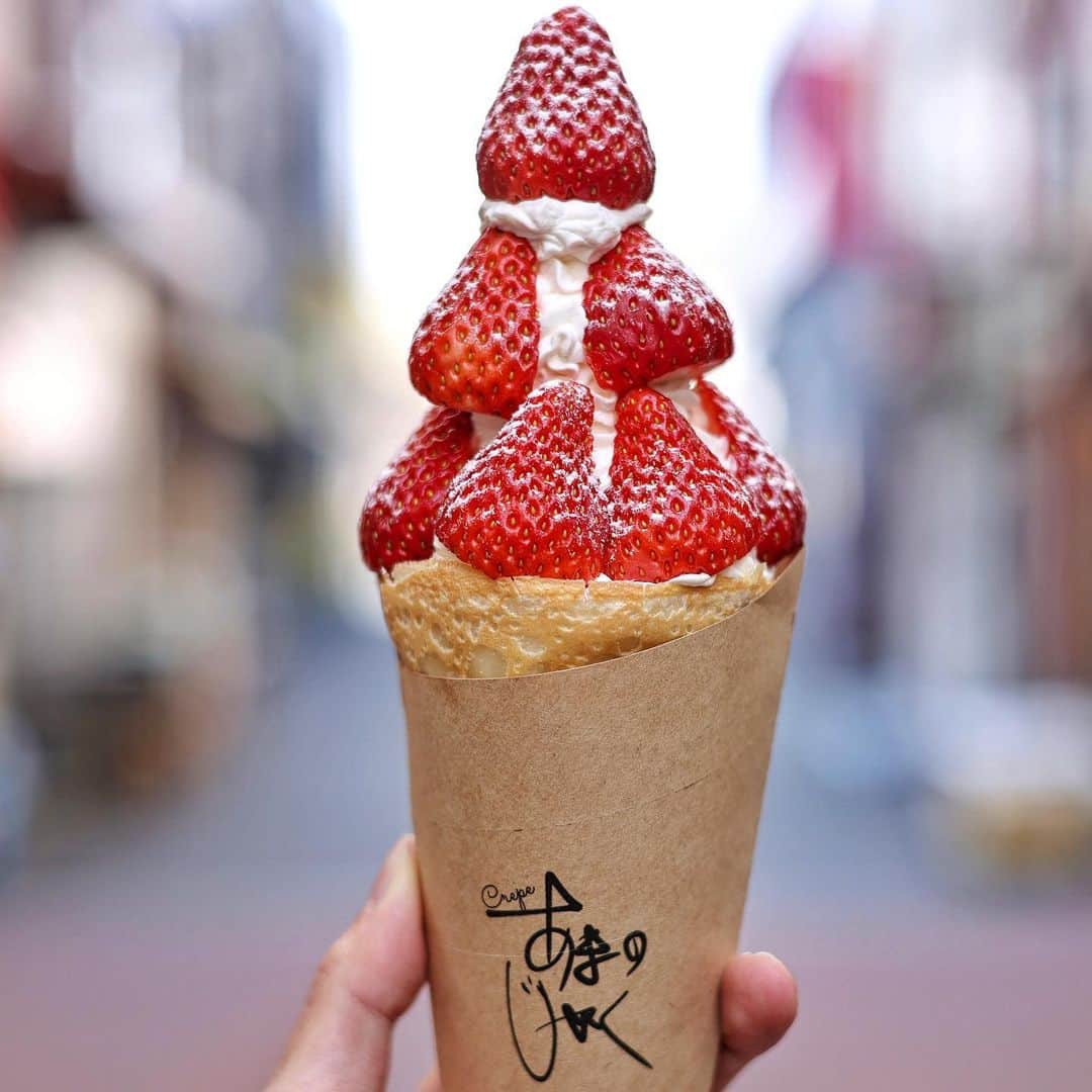 きょん。さんのインスタグラム写真 - (きょん。Instagram)「.  .  Crepeあまのじゃく @crepe.amanojyaku  毎年大人気な🍓クレープですが、 今年は限定5食、かつ いつ現れるのか、 ストーリーズを見ていないと わからないフォロワー限定仕様に🤤  #Crepeあまのじゃく #japanesesweets#osaka」1月14日 17時45分 - kyon_tokiiro