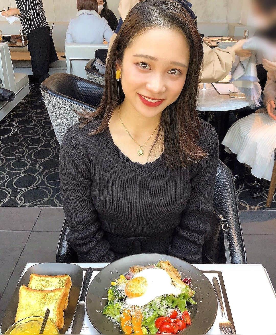 生形由佳さんのインスタグラム写真 - (生形由佳Instagram)「だいぶ前ですが、 ▷Mercer Brunch Terrace House Tokyo でランチしてきました😋🍽  ずっと気になっていたお店です☀︎  フレンチトーストがふわふわでとっても美味しかった〜🤍  緊急事態宣言が出てからなかなか外食できず悲しいですが、今はガマンですね😢  #表参道カフェ #東京カフェ #東京グルメ #東京カフェ巡り #表参道ランチ #カフェ #カフェ巡り #カフェ好きな人と繋がりたい #フレンチトースト #サラダ #いいね #マーサーブランチ #ランチ #表参道グルメ」1月14日 17時54分 - yuka.ub