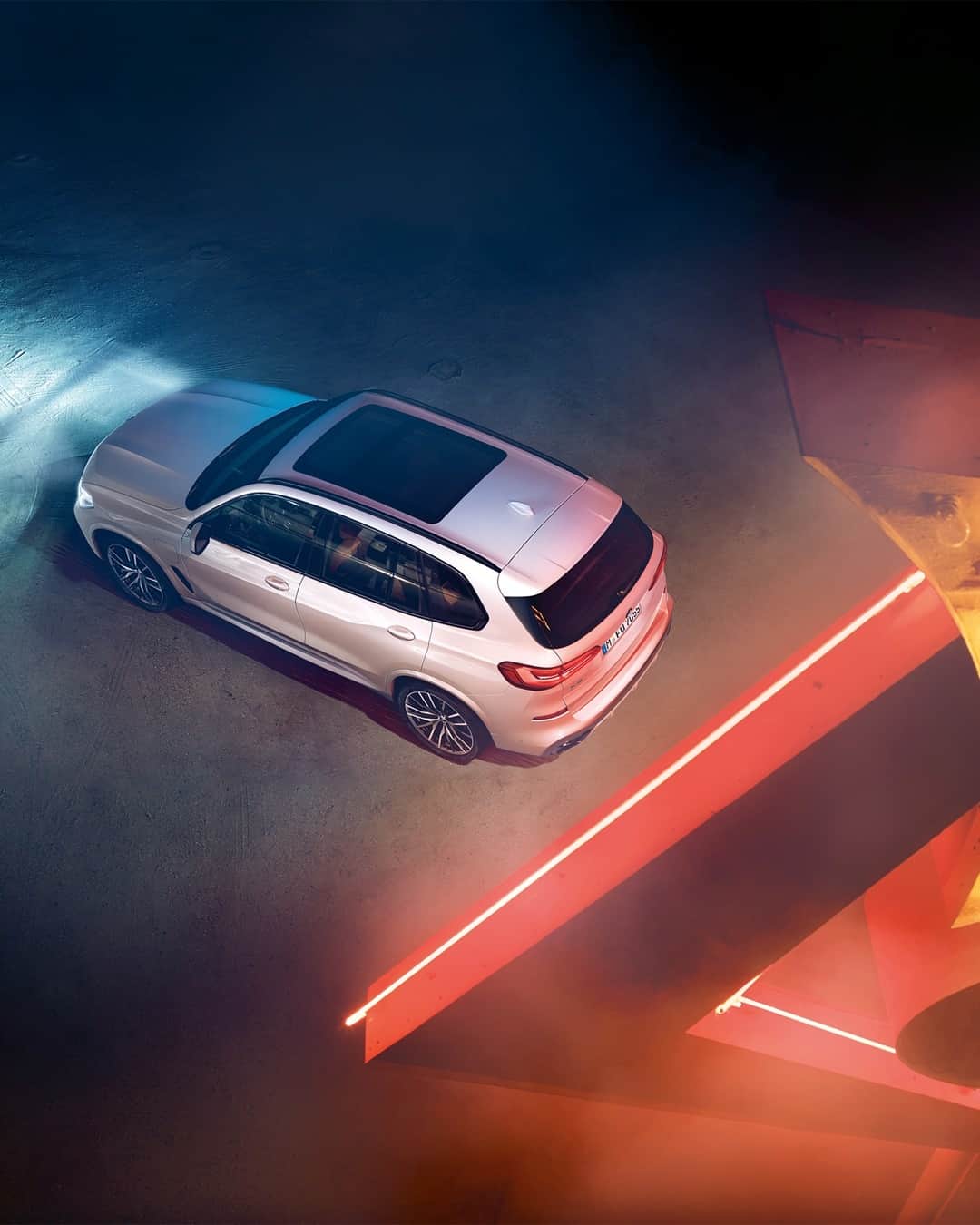 BMWのインスタグラム：「Night Rider. The BMW X5. #TheX5 #BMW #X5	 __ BMW X5 xDrive45e: Fuel consumption weighted combined in l/100km: 2.1–1.6 (NEDC); 1.7–1.2 (WLTP), CO2 emissions weighted combined in g/km: 47–37 (NEDC); 29–27 (WLTP), Power consumption weighted combined in kWh/100km: 25.2–23.5 (NEDC); 27.7–24.3 (WLTP). Further information: www.bmw.com/disclaimer   286 hp, 210 kW, 450 Nm, Acceleration (0-100 km/h): 5.6 s, Top speed (limited): 235 km/h.」