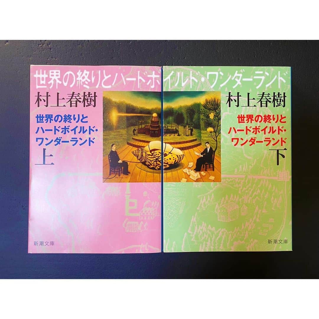 高木沙織さんのインスタグラム写真 - (高木沙織Instagram)「『世界の終りとハードボイルド•ワンダーランド/村上春樹氏』 * 言葉の選び方や 世界観が好き。 * 言葉は財産だと思う。 読む言葉 書く言葉 口にする言葉 耳にする言葉 心に残る言葉がひとつでもあれば生きていける。 私の場合は前者2つに陶酔しています。 活字が好き。 言葉の仕事をもっと深いところまで追求して もっと大切にしたいと、改めて思いました。 * #世界の終りとハードボイルドワンダーランド #村上春樹 さん #読書 #読書記録 #読書ノート #読書部  #読書メモ #読書タイム #本 #本すたぐらむ #book #bookstagram #reading #harukimurakami」1月14日 18時05分 - saori_takagi