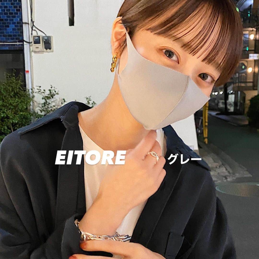 磯俣愛さんのインスタグラム写真 - (磯俣愛Instagram)「#2021リクエストにお答えのコーナー 💭 『つけてるマスク』 . . . . 最近つけてるマスクについての 質問が多くて投稿でもちょいちょい紹介していたのですが どこで売ってるのか、何色、サイズちゃんと答えます❤︎ . . . . 一つ目はカラバリが豊富で本当に重宝してる🥺 @pastelmask_official ❤︎ 1つ目はラベンダー、ベージュ、クリームで サイズはそれぞれSサイズです❤︎ ココカラファインで買いました❤︎ 他にもいろんなドラッグストアに置いてあるはず！ . . . . 二つ目のグレーのものが、EITOREのものです❤︎ サイズは［R］レギュラーです！ 渋谷109の中やビックカメラに手購入しました！ . . . どちらも薄手でフィット感があって 小顔効果満載。。。そして頭や耳が全く痛くならないので ノンストレス！！顔色がよく見えるのでメイク映えします🥺 . . . .  . #ショート#マッシュ#マッシュショート#ショートヘア #ぱっつん#前髪#前髪アレンジ#ぱっつん前髪 #シースルーバング#グレーマスク#マスク #束感#シルバーアクセサリー#バングル #ピンクマスク#カラーマスク#ぷっつり」1月14日 18時14分 - ai_isomata