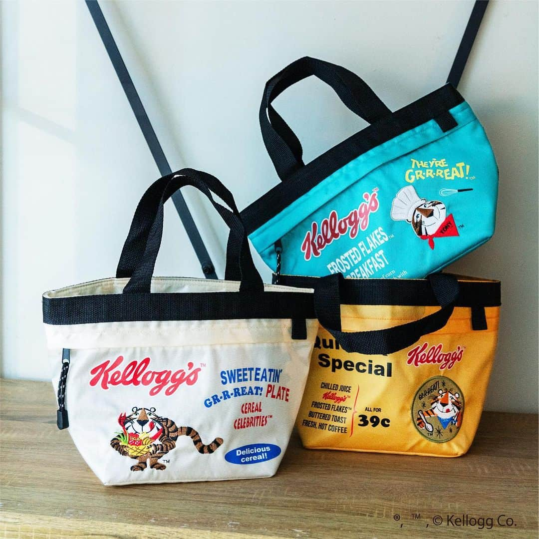 212 KITCHEN STOREさんのインスタグラム写真 - (212 KITCHEN STOREInstagram)「【Kellogg's】﻿ ケロッグシリーズのランチグッズが新入荷！﻿ ━━━━━━━━━━━━━━━━━━━━━﻿ ﻿ ケロッグを代表するトニー・ザ・タイガーのほか、 今回もリスのピーターが登場！﻿ COOK（作る）SERVE（サーブ、提供）EAT（食べる）の３つのテーマを﻿オリジナルデザインで起こした、 212 KITCHEN STORE でしか手に入らない﻿ 限定アイテムとなっています。﻿ ﻿ トニー・ザ・タイガー、リスのピーターのデザインが﻿ とってもかわいい長角ランチボックスは全部で3色。﻿ ﻿ お弁当を食べ終わった後に底面に出てくるデザインも﻿ とってもかわいいので思わず笑顔に！﻿ ランチタイムの気分をあげてくれるお弁当箱です！﻿ ﻿ トニー・ザ・タイガーの刺繍のワンポイントがとってもかわいい﻿保冷ランチバッグはランチボックスと ステンレスボトルが﻿一緒に入るとっても便利な サイズです。﻿ ﻿ ぜひ店頭やオンラインショップでご覧ください！﻿ ﻿ ﻿ ●ケロッグ 長角ランチ 630ml ／ ￥1,980(税込)﻿ ●ケロッグ  保冷ランチバック／ ￥2,640(税込)﻿ ﻿ 212 KITCHEN STOREでは﻿ 「世界で一番素敵なレストラン。それは我が家の食卓」を﻿コンセプトに世界中から様々なキッチングッズを セレクトしています。﻿ ﻿ ﻿ オンラインショップでもキッチングッズを 多数取り揃えております！！﻿ ﻿ @212_kitchen_store﻿ ━━━━━━━━━━━━━━━━━━━━━﻿ #212kitchenstore #212キッチンストア #212k #トゥーワントゥーキッチンストア﻿ #食器　#くらしの道具　#暮らし #ダイニング　#暮らしを楽しむ　﻿ #お家ごはん　#ケロッグ　#KINTO　#朝食 #Kellogg's﻿ #ランチタイム #ランチ　#ランチグッズ　#バンブー食器　#ステンレスボトル﻿ #保冷バッグ　#キャニスター　#水廻り　#容器　#エプロン　#バッグ﻿ #お弁当　#お弁当箱　#水筒　#ボトルホルダー　#ランチバッグ」1月14日 18時15分 - 212_kitchen_store