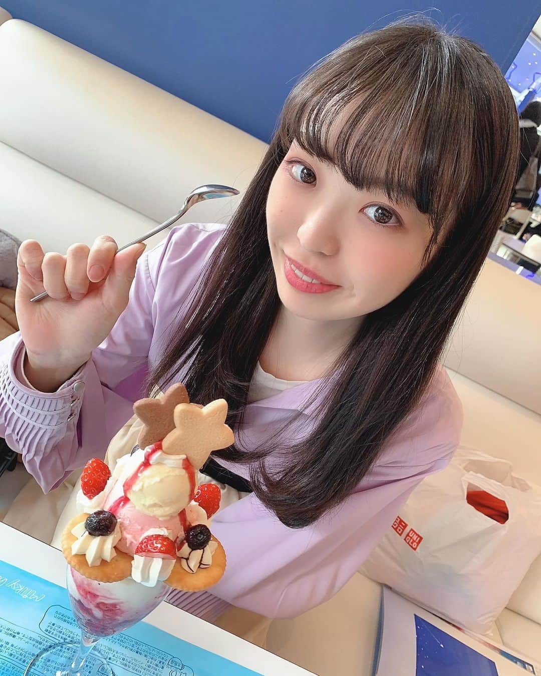 のインスタグラム：「🌟💗🌟💗 . 👑自分の星座でパフェが選べる👑 . 星座パフェは13種類の中から☺️❤️ . 自分の星座に合わせるのもいいし、好きな味のパフェを選ぶのもアリ💫 . . ＊星をテーマにしたカフェ ＊青を基調とした明るい店内 ＊ドリンクは甘々系など豊富 ＊フードの種類も数多い ＊期間限定パフェも多い❣️  . ちなみに私は、水瓶座💗 頼んだのは、、魚座🥰 . ＊＊＊＊＊＊＊＊＊＊ パフェテラス Milkyway ＊＊＊＊＊＊＊＊＊＊ . プロフィールリンクはこちら👉 @yuna_smile0130  . . . #Milkyway#パフェテラス#パフェmilkyway#パフェテラスミルキーウェイ#池袋#池袋カフェ#池袋ランチ#池袋グルメ#池袋パフェ#池袋ディナー#池袋スイーツ#東京グルメ#東京カフェ#カフェ好きな人と繋がりたい#カフェ巡り#カフェ女子#カフェスタグラム#パフェ巡り#パフェ活#パフェ部#スイーツ好きな人と繋がりたい#スイーツ巡り#可愛いと美味しいは正義 #parfait#fff#ikebukuro#japanesegirl#sweets」