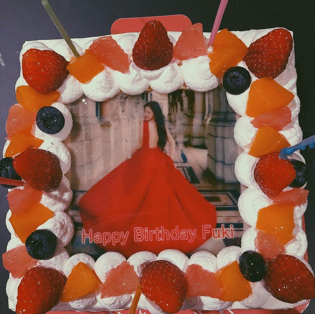 fukishaljのインスタグラム：「Little girl become big girls ! Thank you for the all sweet messages🎂🙏🏻💕  またひとつ無事に歳を重ねる事ができました。 目の前にあるあらゆる事に感謝忘れずに いろんなことを感じで諦めず生きていきたいです。 すべての事に意味があるなら 成長の糧にして歩んでいきたいな😊  なかなか人に逢えない状況ですが、 こうやってお祝いのメッセージを頂けたり感謝でいっぱいです。  心身共に健康で みなさまが過ごせますように。 心からお祈りします。いつもありがとうございます😊✨　#0113」