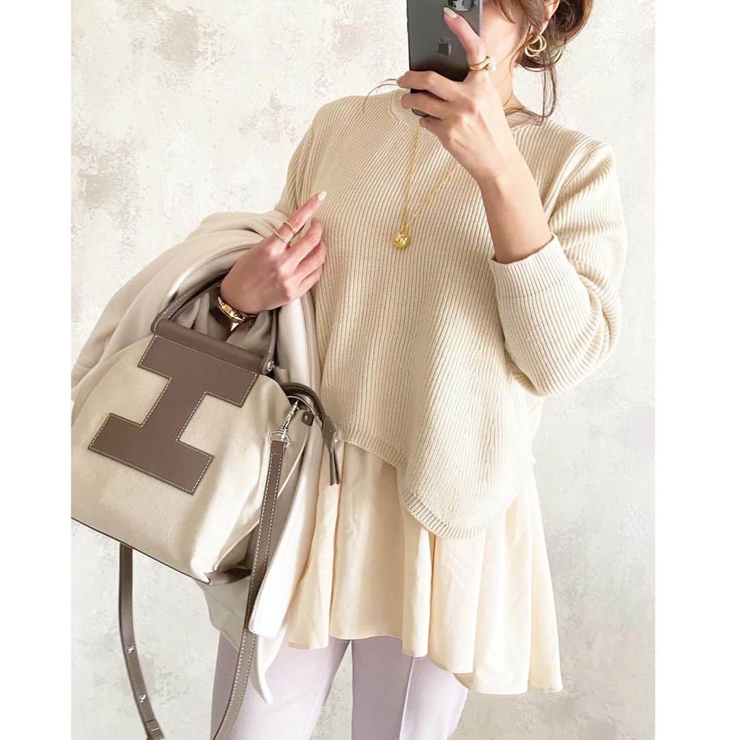のインスタグラム：「2021.01.14 coordinate…♡ 今日はぽかぽか〜春色で春気分な日でした🌸 ・ ・ 重ね着風のプルオーバーとピンクパンツの組み合わせ 星玲奈さんの真似っこコーデです✨ @fifth_store  #fifth#フィフス ▷▷▷60%OFFになっています♩ ・ ・ 私が履いているパンツは UNIQLOのスマートアンクルパンツです🙆‍♀️ ・ ・ #fashion#instafashion#cordinate#ootd#code#ファッション#コーデ#コーディネート#今日のコーデ#きれいめコーデ#きれいめファッション#大人コーデ#ママコーデ#40代コーデ#40代ファッション#アラフォーコーデ#アラフォーファッション#シンプルコーデ#冬コーデ#fifthtl#イレヘムドッキングニットプルオーバー #シンプル#ニット#高身長コーデ」