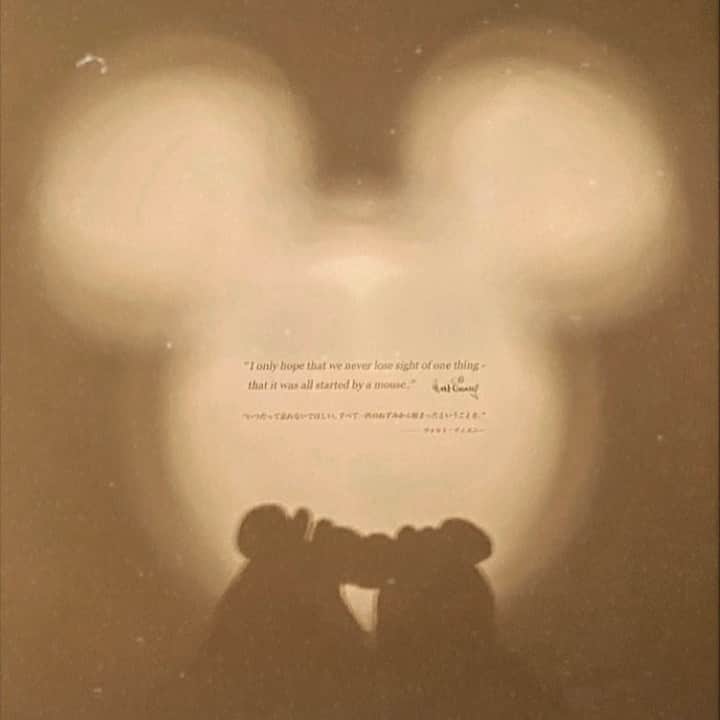 R i R y (リリー)さんのインスタグラム写真 - (R i R y (リリー)Instagram)「『#ミッキーマウス展 🐭』　　  ミッキーの展示やウォルトディズニーの名言が展示されているミッキーマウス展🏰 残念ながら展示は11日までだったのですが、3月までネットでVRで展示がみれます💓 ぜひおうち時間にやってみてください🏡  Photo by﻿ @thearistobear  ✴︎---------------✴︎---------------✴︎﻿ ﻿ ▶▶Instagram・Twitter・TikTokで掲載する写真を募集中📸﻿ カワイイ写真が撮れたら、@velle.jp をタグ付けするか、ハッシュタグ #velle_jp をつけて投稿してみてね♪﻿ ﻿ velle編集部と一緒にカワイイで溢れるvelleを創っていこう😚🤍  ✴︎---------------✴︎---------------✴︎﻿ #ミッキーマウス #ミッキー #ディズニー #ウォルトディズニー #ディズニーコーデ #ミッキーコーデ #ディズニーバウンド #ミッキーバウンド #mickeymouse #mickeyoutfits #disneyart #waltdisney #森アート美術館 #森アーツセンターギャラリー #ディズニー好きな人と繋がりたい #dオタさんと繋がりたい」1月14日 18時21分 - velle.jp