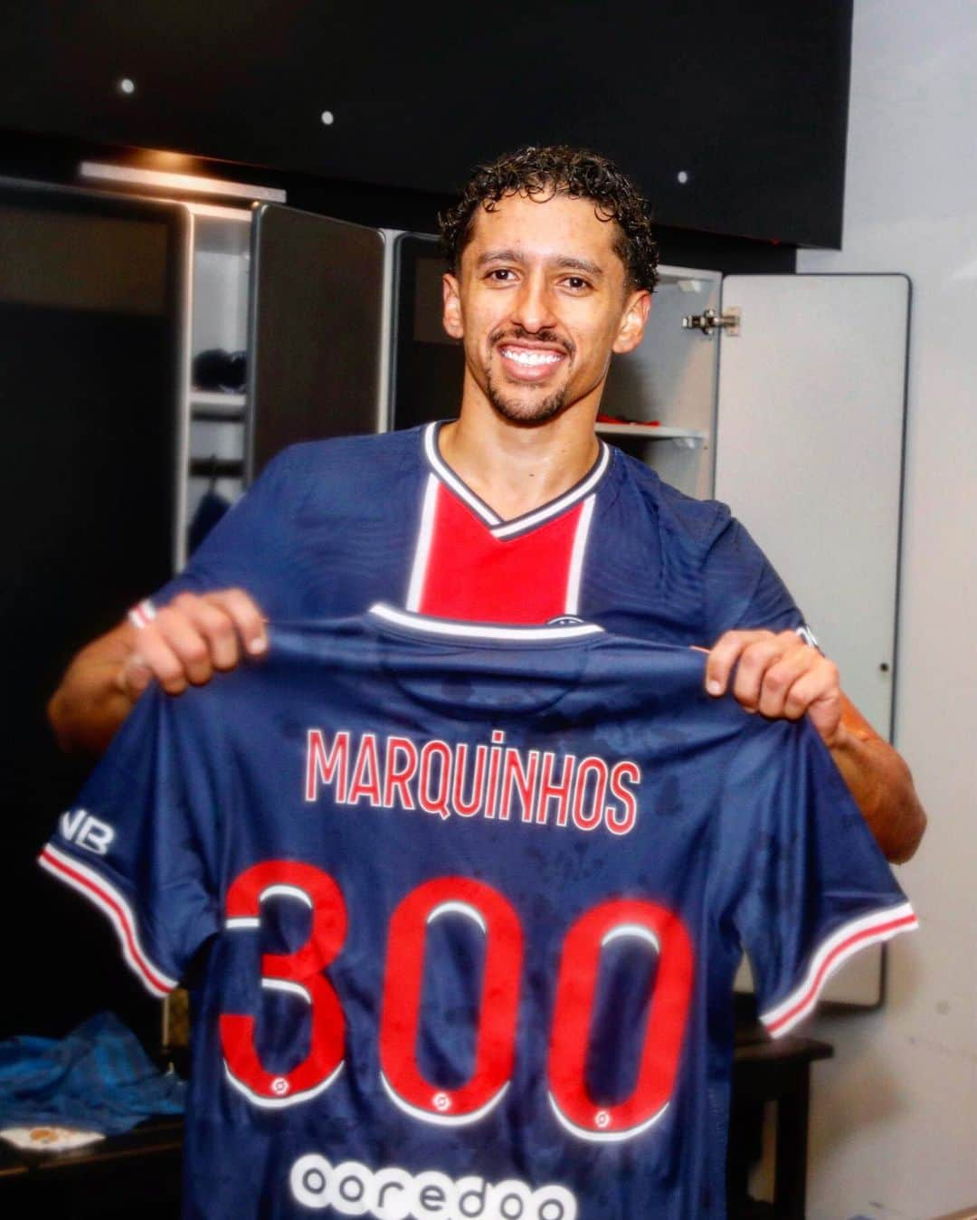 パリ・サンジェルマンFCさんのインスタグラム写真 - (パリ・サンジェルマンFCInstagram)「🔝👕 @marquinhosm5 reaches the 3️⃣0️⃣0️⃣ game landmark ❤️💙 Le cap des 3️⃣0️⃣0️⃣ matches pour @marquinhosm5 ❤️💙 . #TDC2020 #PSGOM #Paris #Marquinhos #AllezParis #PSG #ParisSaintGermain #ICICESTPARIS #Football」1月14日 18時32分 - psg