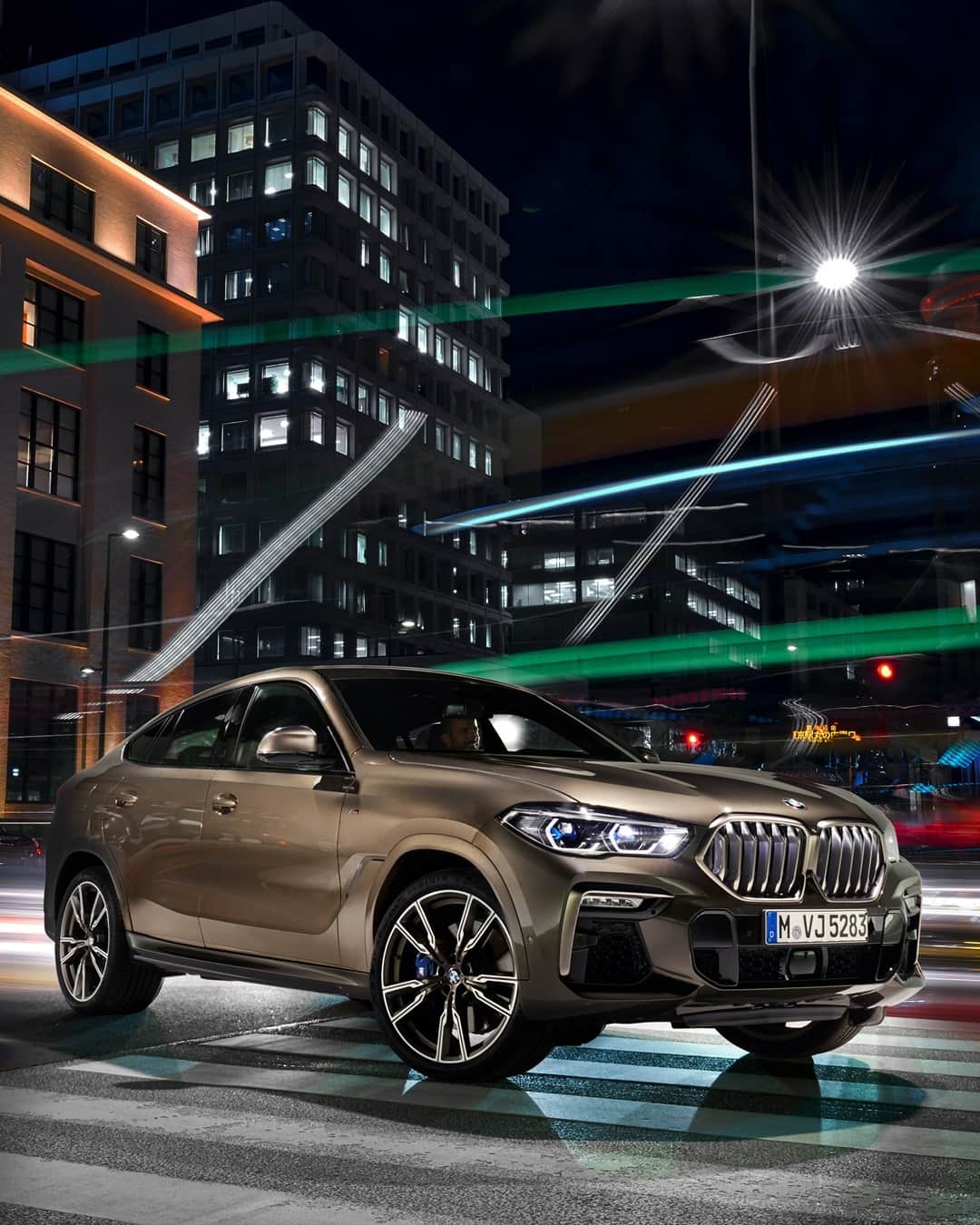 BMWのインスタグラム：「Night calls. The BMW X6. #TheX6 #BMW #X6 __ BMW X6 M50i: Fuel consumption weighted combined in l/100km: 10.8–10.5 (NEDC); 12.0–11.2 (WLTP), CO2 emissions weighted combined in g/km: 249–240 (NEDC); 275–257 (WLTP). Further information: www.bmw.com/disclaimer.   530 hp, 390 kW, 750 Nm, Acceleration (0-100 km/h): 4.3 s, Top speed (limited): 250 km/h.」
