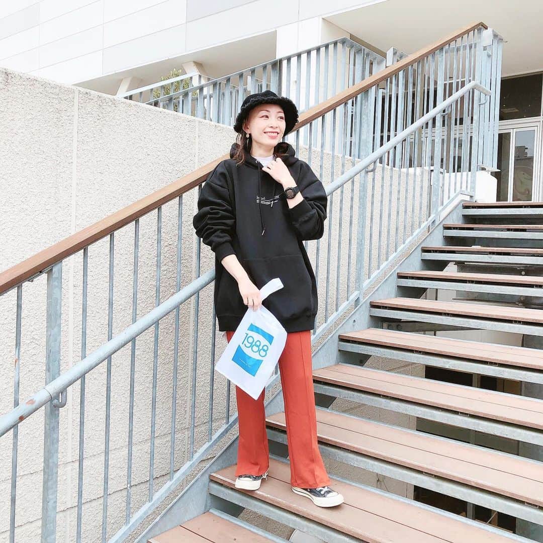 まゆみあずささんのインスタグラム写真 - (まゆみあずさInstagram)「湘南チームのお揃いスタイリング👕！ なんだかんだ初めて撮ったね📸✨ 2人でスタッフボード頑張ってるので、是非トップのURLからご覧ください‼︎‼︎」1月14日 18時36分 - mameko__k