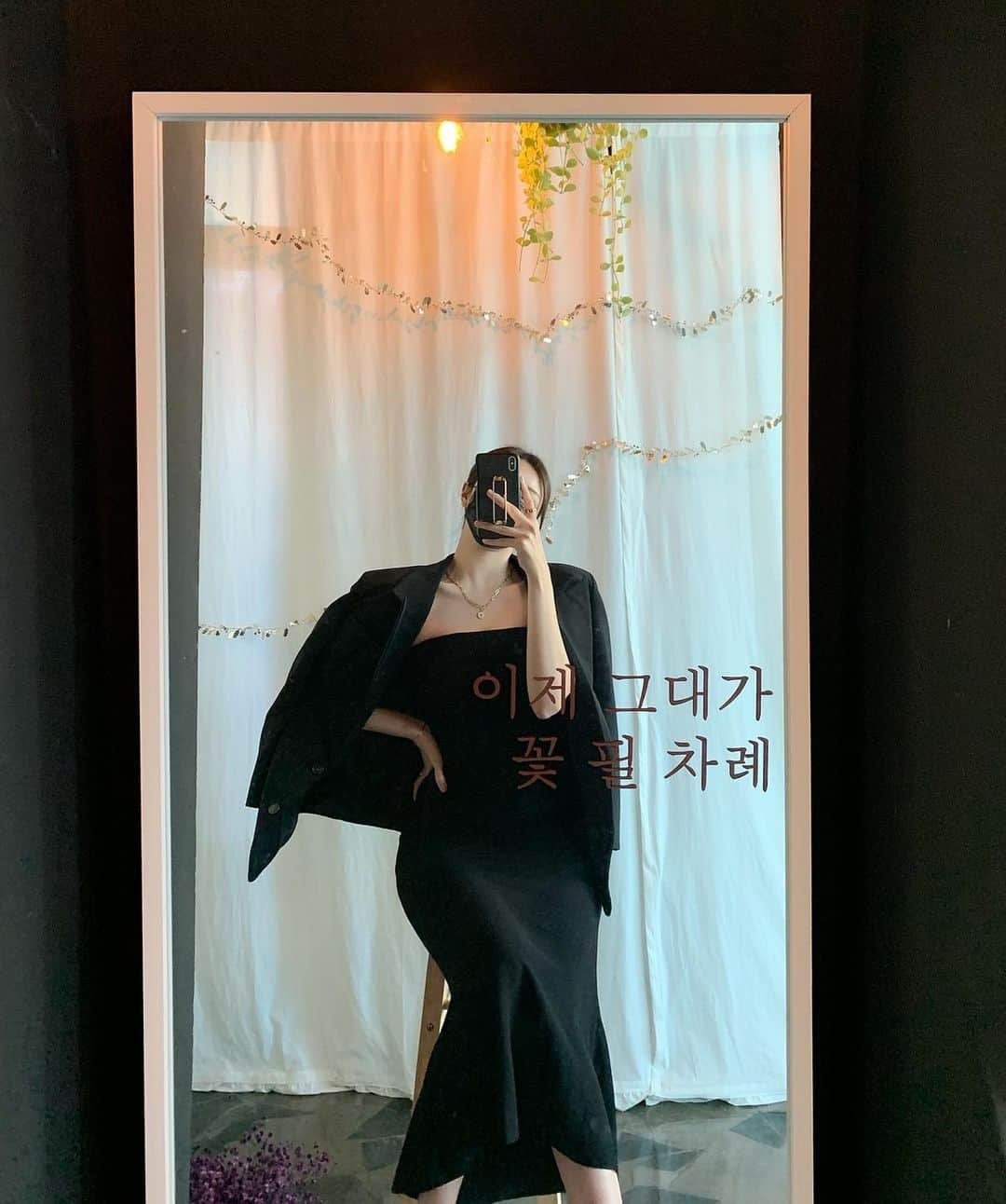 Choi Somiさんのインスタグラム写真 - (Choi SomiInstagram)「⠀⠀⠀⠀ #글랜더 #glander  신상 머메이드 탑드레스 아이보리 베이지 블랙 세 컬러 모두 촬영할 정도로 다 예뻐요🖤」1月14日 18時45分 - cxxsomi