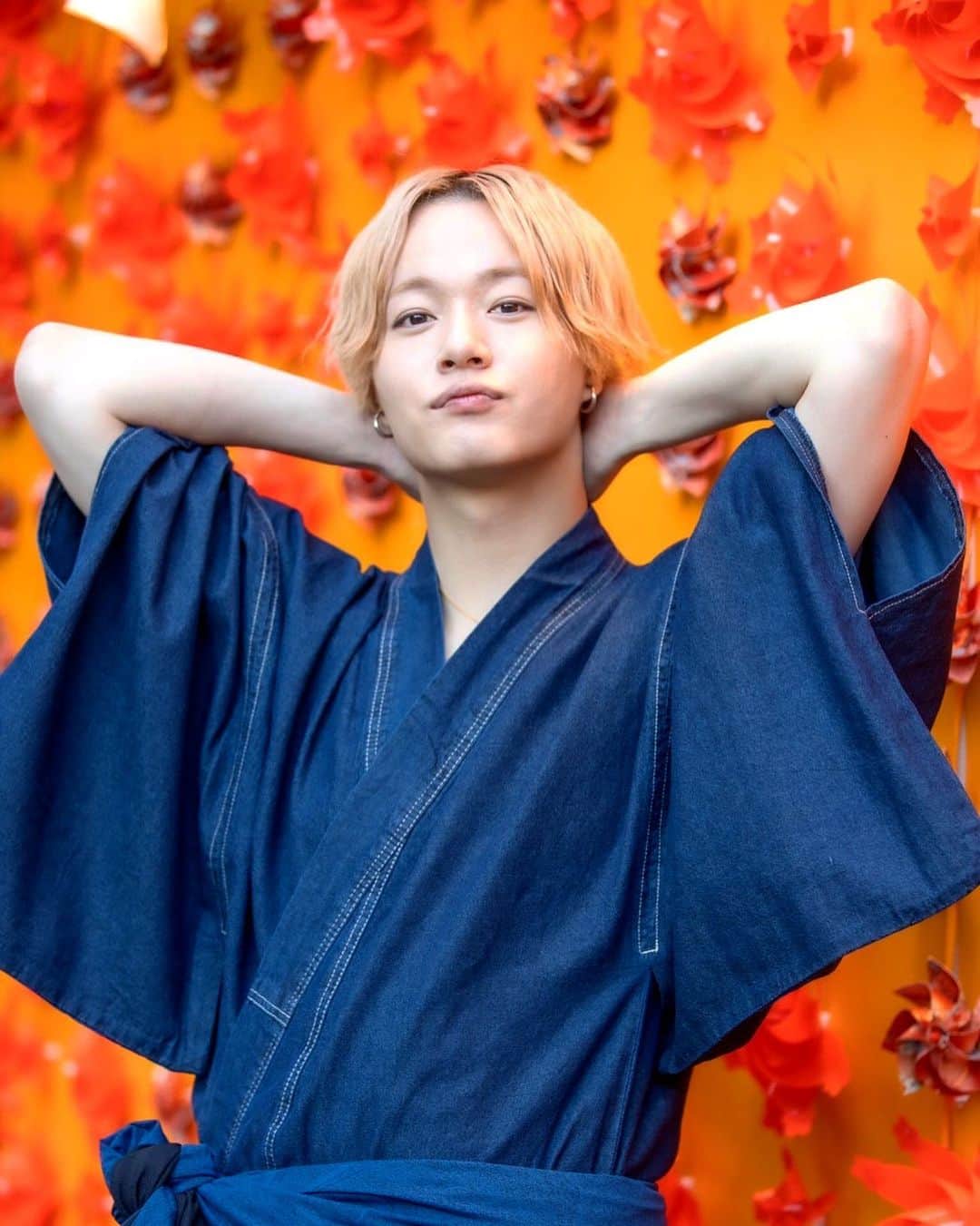 のインスタグラム：「・ ・ ・ ・ ・ ・ ・なんかさ最近男っぽい顔なったと思う🥸 ・ ・昔に比べて😗 ・ ・わかります！？🧐 ・ ・ ・ ・ ・ ヘア　@kumehairartist  ・カメラ　@natsu___729  ・ #内海大輔#浅草#浴衣ジーンズ」