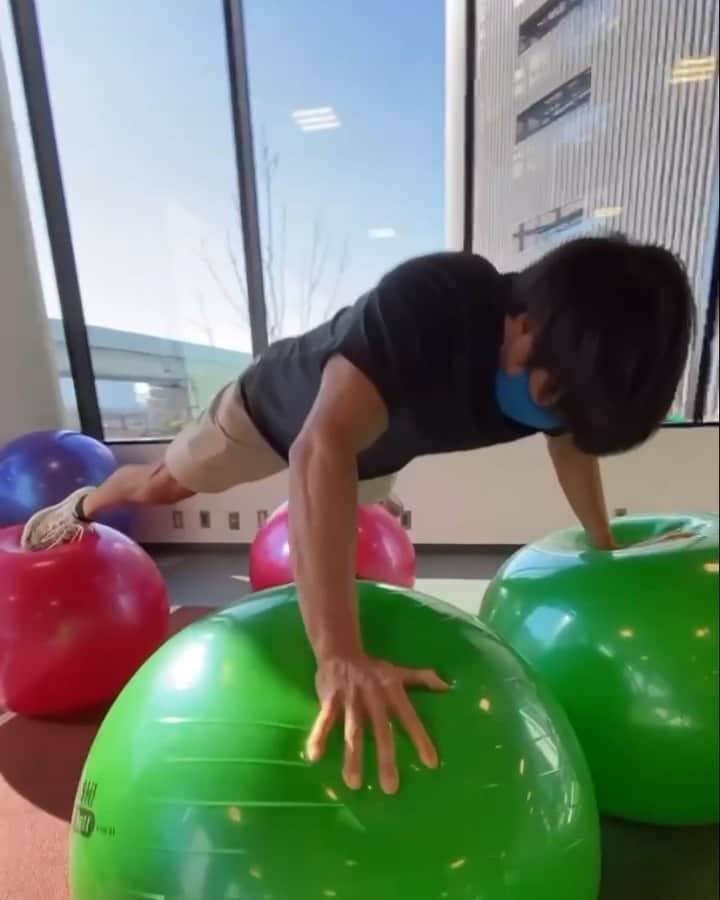 のインスタグラム：「一月はひたすら陸上トレーニングです」