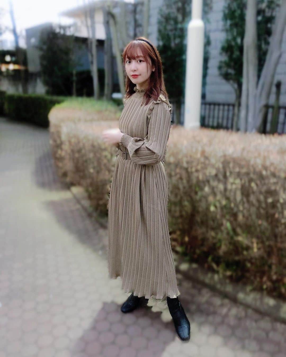 木村ミサのインスタグラム：「👗しふく﻿ ﻿ ﻿ onepiece☞ @fifth_store ﻿ ﻿ こういう襟ぐりや袖口が﻿ 可愛いワンピースには﻿ ヘアアクセを合わせて﻿ たっぷりガーリーにしたくなる👗﻿ ﻿ ベルトマークできるので﻿ 155cmでもすっきり着れるのです。﻿ ﻿ ﻿ ﻿ #fifth #fifthtl #outfit #code #ootd #fashion #フィフス #低身長コーデ #コーデ #ベルト付スタンドカラープリーツワンピース #ワンピース﻿」
