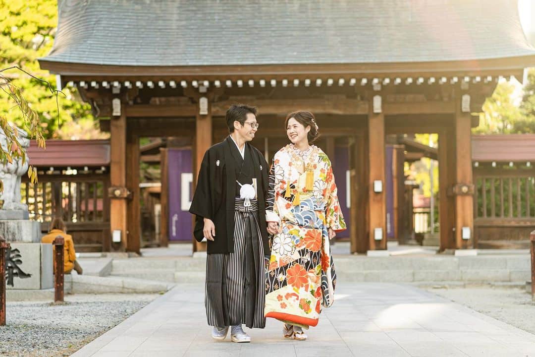 のインスタグラム：「Real Photo Wedding 　　　　　　 　　　　　 お二人の自然な笑顔溢れる一枚 　 一生に一度のフォトウェディングだからこそ 自然体な一枚もぜひ残して頂きたいです🌿 　　　　　　 ------------------------------------------------  　　　　 JUNO天神本店では 火曜日2組様限定で店内フォトプランをご案内しております。 ㅤㅤㅤㅤㅤㅤㅤㅤㅤㅤㅤㅤ 【Photo Wedding  Plan 25万円】 ・ドレス、タキシード2点ずつフリーセレクト ・ヘアメイク2スタイル ・150カットデータ納品  【Photo Wedding  Plan 30万円】 ・ドレス、タキシード1点ずつフリーセレクト ・花嫁和装、紋付袴1点ずつフリーセレクト ・ヘアメイク2スタイル ・150カットデータ納品  お好きな方からお選び頂けます。  プライベート空間で撮影を楽しんでみませんか？ ㅤㅤㅤㅤㅤㅤㅤㅤㅤㅤㅤㅤㅤ  #JUNOの前撮り 　　　　　 ------------------------------------------------ ㅤㅤㅤㅤㅤㅤㅤㅤㅤㅤㅤㅤㅤ 詳細は @juno_tenjin  092-736-3412 までお問い合わせくださいませ。 ㅤㅤㅤㅤㅤㅤㅤㅤㅤㅤㅤㅤㅤ ------------------------------------------------  ㅤㅤㅤㅤㅤㅤㅤㅤㅤㅤㅤㅤㅤ #juno  #junowedding #junodress #realwedding #前撮り #photowedding  #フォトウェディング #weddingdress #ウェディングドレス #colordress  #カラードレス #結婚式 #プレ花嫁 #福岡プレ花嫁 #ドレス迷子 #和婚 #神社婚 #白無垢 #色打掛」