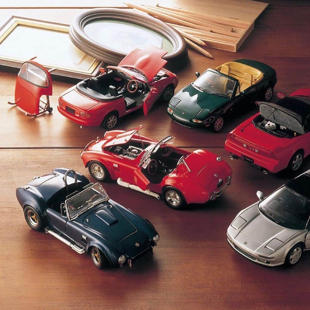 kyosho_official_minicar toysさんのインスタグラム写真 - (kyosho_official_minicar toysInstagram)「#Kyosho #minicar #diecastcar #mazda #mazdaroadster #mx5miata #honda #Hondansx #acura #acuransx #shelby #shelbycobra #living #jdm #hypercar #stancenation #myroom #Interior #wood #stance #京商 #ミニカー #ホンダnsx #シェルビーコブラ #ロードスター #雑貨 #carcollection #japanesenostalgiccar #collection  www.kyosho.com」1月14日 19時20分 - kyosho_official_minicar_toys