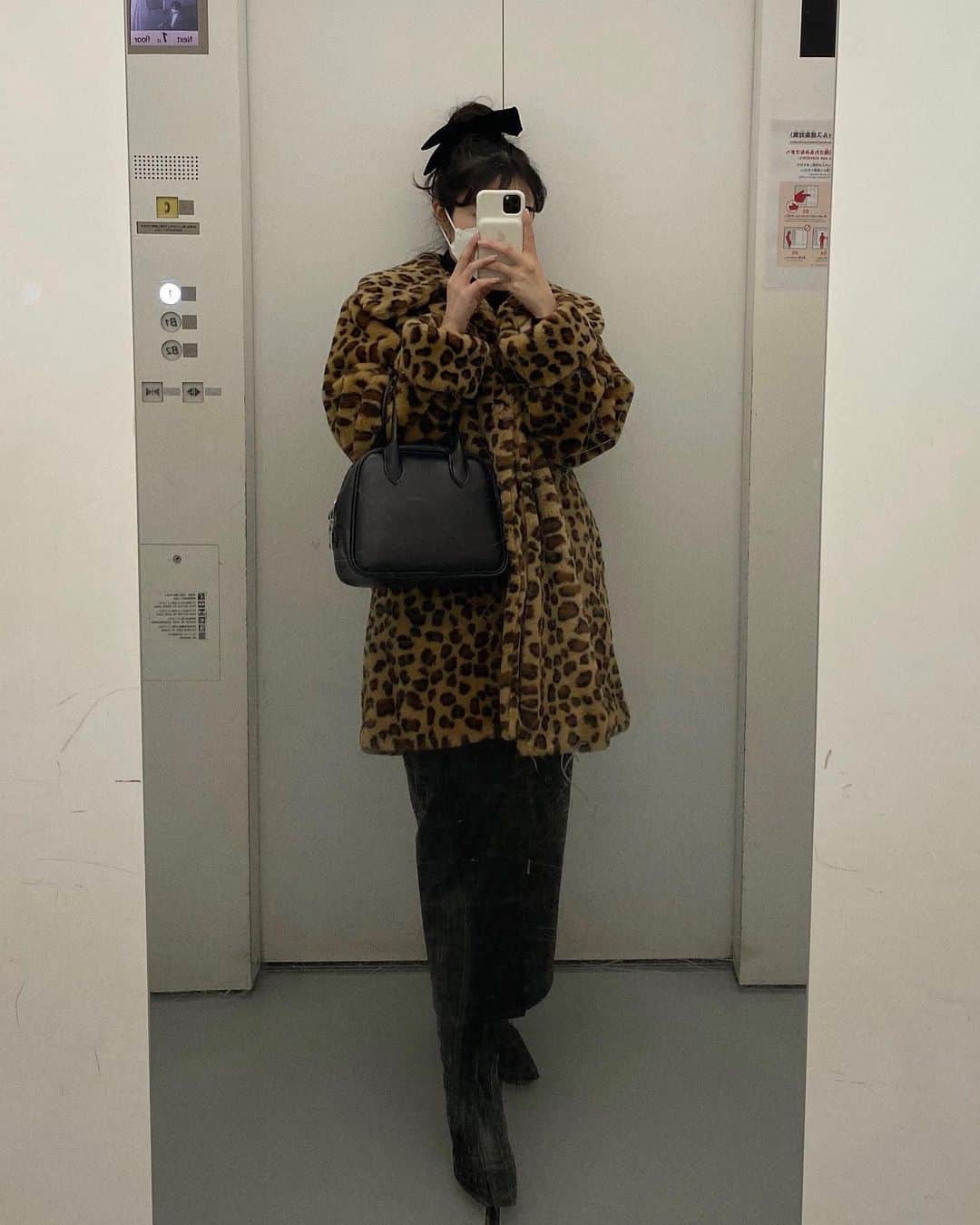 河﨑莉奈さんのインスタグラム写真 - (河﨑莉奈Instagram)「ギャオ🐆　  #grl #グレイル　#今日のコーデ #プチプラ #ootd #ヒョウ柄　#ヒョウ柄コーデ   @grl_official」1月15日 0時56分 - rinya5588