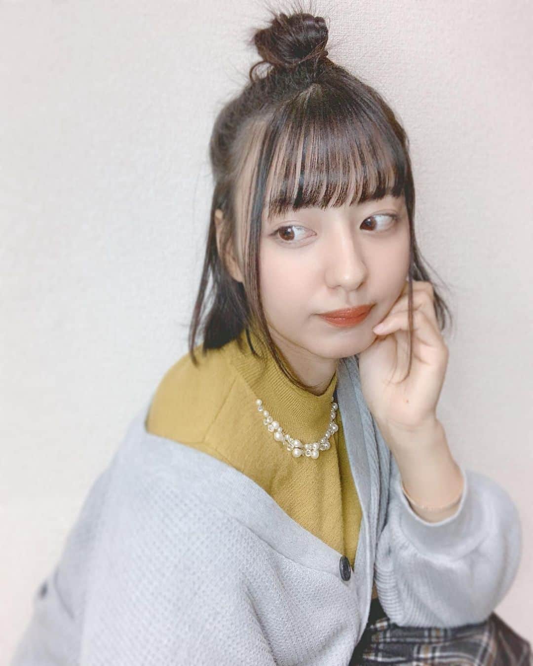 河合くるみのインスタグラム：「・ ・ ゆるーく ・ ・ #おだんごヘア #ハーフアップ #ハーフアップお団子 #ハーフアップアレンジ #ボブ #ボブアレンジ #ヘアスタイル #ヘアアレンジ #簡単ヘアアレンジ #適当感 #ゆるふわ #hairstyle #code #followme #instagramjapan #kawaiigirl #makeup」