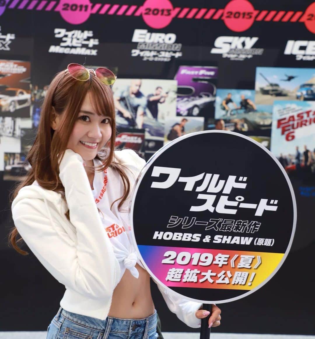 のインスタグラム：「オートサロン振り返りシリーズ 2020年のEXEDYの前は2019年ワイルドスピードブースでワイスピガールやってたなぁ😌💕 ワイスピブースはブースの場所が入り口のすぐ近くで寒くて寒くて途中からクライアントさんから心配されてヘソだしじゃなくなって着込んでいったのでおへそ出てるのはまだ会期序盤の写真だね🤣  #東京オートサロン #東京オートサロン2019 #レースクイーン #イベントコンパニオン #コスチューム #レースクイーン  #安藤まい#福岡モデル#へそだし#ワイスピ#ワイスピガール#ワイルドスピード #RQ #racequeen #japanesegirl  #tas2019#TAS#tokyoautosalon #autosalon #fastandfurious」