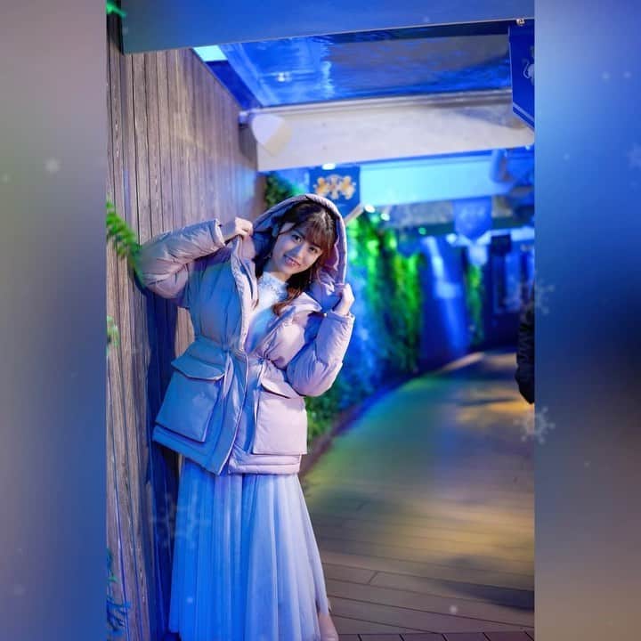 長澤佑香のインスタグラム：「﻿ 彼女感( ⸝⸝ • ̫ • ⸝⸝ )💭❄？﻿ ﻿ 今年はあまりの安さにびっくりして買った﻿ GUのダウンが大活躍してる！1500円くら﻿ いになってた！軽くてあったかくてウエス﻿ トも絞れるしポケット大きいのが最高♡♡﻿ ﻿ ﻿ #サンシャイン水族館 #ポートレート﻿ #ポートレートセミナー #貸切撮影﻿ #スタジオグラフィックス #水族館撮影﻿ #水族館ポートレート #portrait #GU﻿ #ポートレートしま専科 #水族館 #彼女感」
