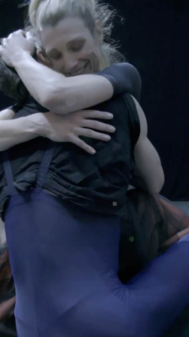 ロベルト・ボッレのインスタグラム：「Via a Royal opera House website (stream.roh.org.uk ) from 7pm Uk time.  @zenaidayanowsky #farewell performance. @royaloperahouse  Here a clip from rehearsal process with Grant Coyle. ❤️」