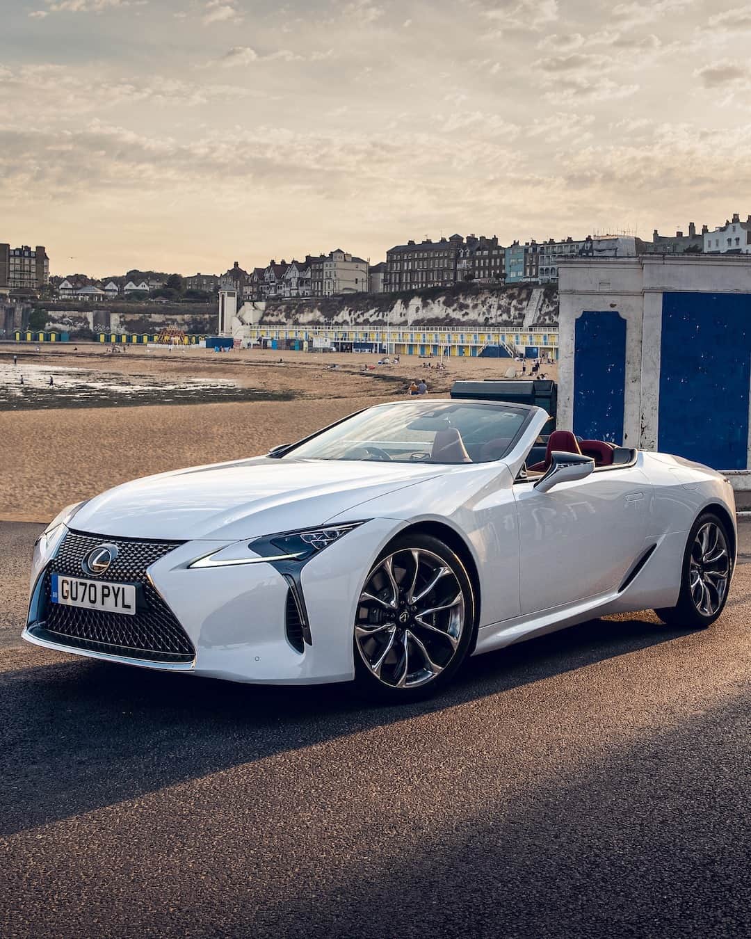 Lexus UKさんのインスタグラム写真 - (Lexus UKInstagram)「Hey, big spender... the #LexusLC has been named the Best Convertible for Big Spenders by @whatcar_official.  #Design #CarDesign #Automotive #Lexus #CarsofInstagram #LuxuryTravel #Luxury #Lexus」1月14日 19時30分 - lexusuk