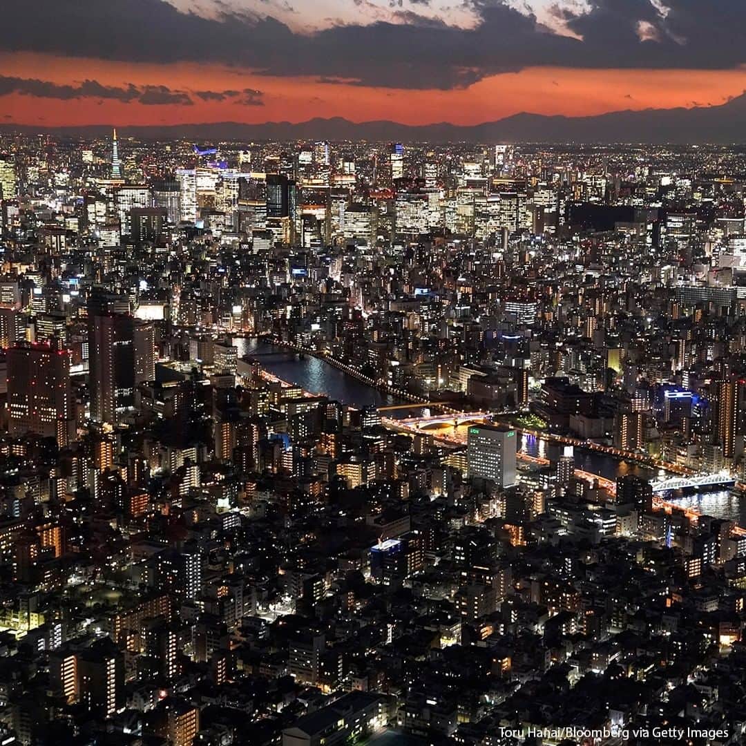 ABC Newsさんのインスタグラム写真 - (ABC NewsInstagram)「The sun sets behind the skyline of Tokyo, Japan. #tokyo #skyline」1月14日 19時30分 - abcnews