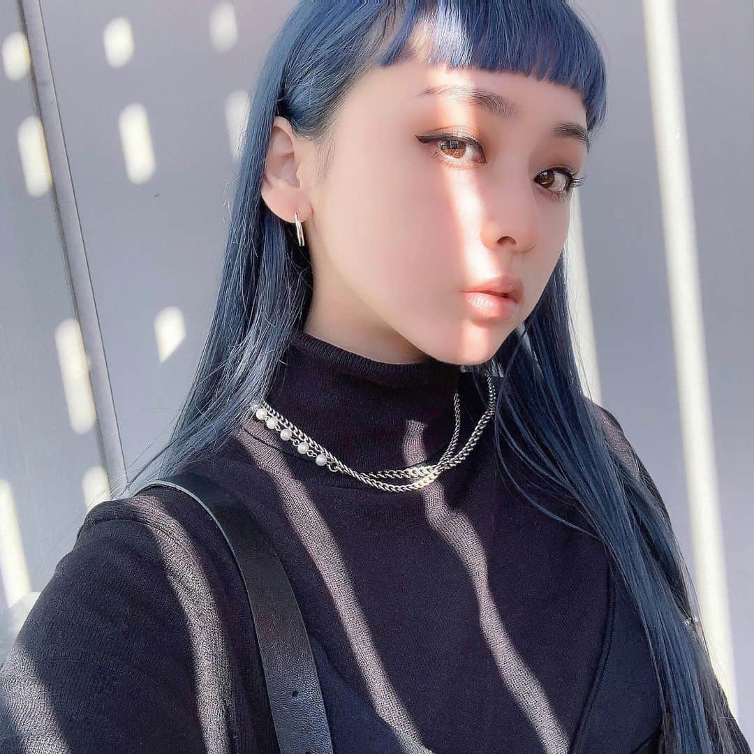 aoiのインスタグラム：「8回目の #レーザートーニング レポ📝@sbeautyclinic #エスビューティークリニック で @dr.y.yumi 先生のもと施術していただいています！  新年早々行ってきました🎍最近は目で見てわかるくらいシミが薄くなってきてて、肌の色むらが均一になってきた！ファンデとコンシーラーで隠してたけど、もうファンデだけで大丈夫！ マスクで肌荒れ夏場あんなに苦労したのに、今ではトーニングのおかげで無事です🙏🏻  #医療痩身 #アンチエイジング」