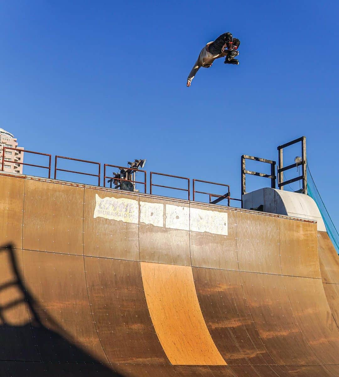 安床武士のインスタグラム：「“VIKING FLIP” (Flatspin Method grab) 📷 my wife👏 @usdskates  @goodskates_inc  @canamonroad_japan  @lzbn_official  @papasu1048  #usdskates #usdaeon #aeon72 #undercoverwheels #myfit #rollerblading #inlineskate #blading #takeshiyasutoko #インラインスケート #ローラーブレード #安床武士」