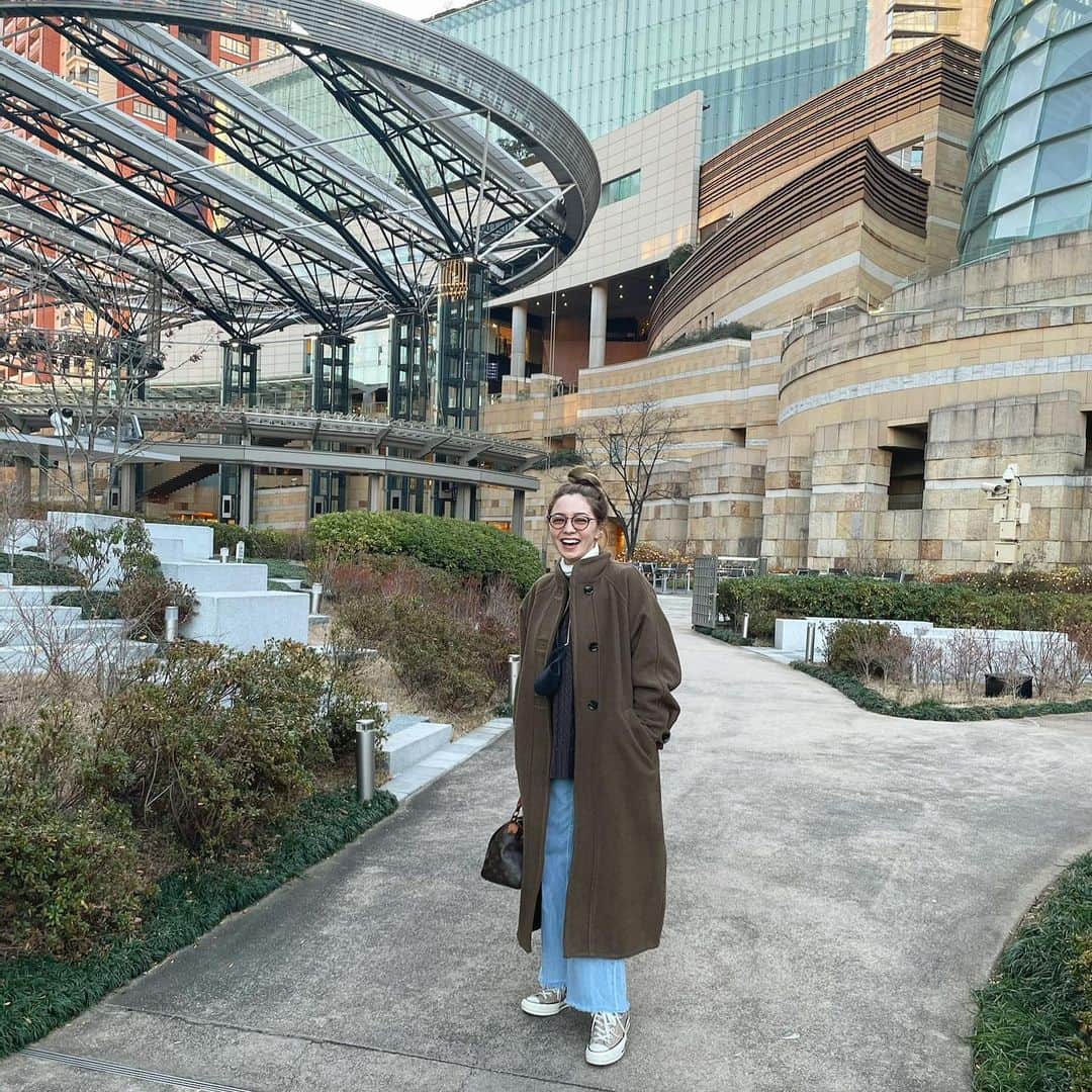ステファニーのインスタグラム：「🤎🌿 先日質問に多かったアウター！ 載せておきます☺︎」