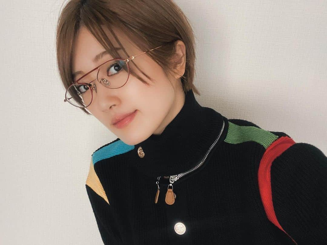 樋口日奈さんのインスタグラム写真 - (樋口日奈Instagram)「🤓 #コギトエルゴスムトーキョー #cogitoergosumtokyo #眼鏡」1月14日 19時49分 - higuchi_hina_official