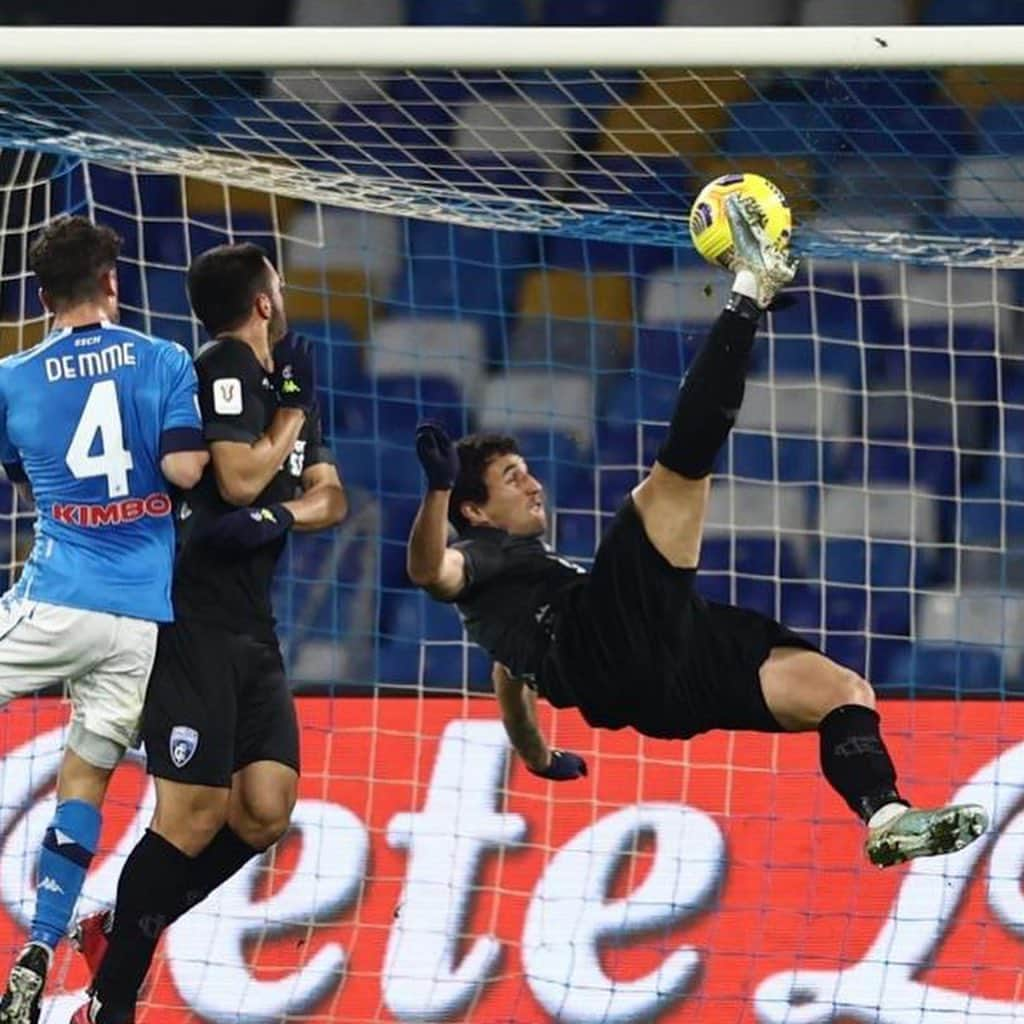 リデル・マトス・サントスのインスタグラム：「🇮🇹 Orgoglioso di essere sceso in campo la fascia da capitano e per la grinta che mettiamo sul campo. Peccato per il risultato, usciamo a testa alta! 🇧🇷 Orgulhoso de ter jogado com a faixa de capitão e pela determinação que colocamos em campo. Pena por o resultado, mas saímos de cabeça erguida!  #RyderMatos #AvantiAzzurri #CoppaItalia #LetsFly」