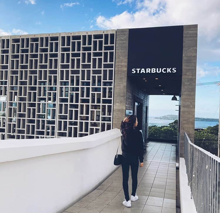 小西陽向さんのインスタグラム写真 - (小西陽向Instagram)「早起きして☕️ 沖縄やんばるStarbucks🌺 . . . #神戸　#セレッソ大阪応援ナビゲーター　 #関西　#インフルエンサー　#お洒落さんと繋がりたい　#美容　#エステ　#神戸女子 #女子大生 #セレッソ大阪　#セレサポ　#セレ女　#jリーグ　#model #関西モデル　#スポーツ女子　#空手　#器械体操　#空手女子　#jリーグ　#jリーグ女子　#make #makeup #ootd #sunset #沖縄　#沖縄旅行　　#沖縄観光　#一眼レフ　#カメラ好きな人と繋がりたい　#沖縄スタバ」1月14日 19時57分 - hinata713