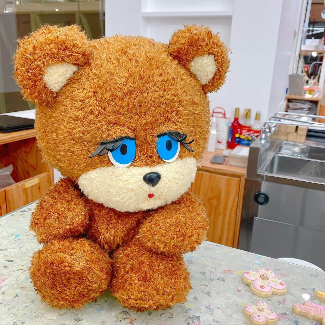 あいにゃんさんのインスタグラム写真 - (あいにゃんInstagram)「だいすきなfoxyの個展🐰💗💭💕 マスクチェーンおしゃれでかわいいし外した時も何処やったっけ？て探さなくていいからめっちゃ便利✨ * * #foxy #foxyillustrations #個展 #渋谷パルコ #渋谷 #マスクチェーン #マスクストラップ #マスクアクセサリー #マスク女子  #自撮り女子 #被写体 #メイド #コンカフェ #コンカフェキャスト #サロモ #コスプレイヤー #アイドル #地雷メイク #マスクメイク #美男美女と繋がりたい #お洒落さんと繋がりたい #ピンクコーデ #ピンク #japanesegirl #maid #followforfollowback #いいね返し #フォローミー」1月14日 19時57分 - ainyan0310
