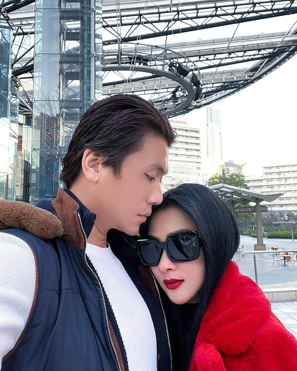 Syahriniさんのインスタグラム写真 - (SyahriniInstagram)「• If I Know What Love Is,It Is Because Of You !  ...  Thank You My Anchor @reinobarack   _________________ 𝓢𝓨𝓡 ________________  #PrincesSyahrini #Tokyo_January2021 #Japan」1月14日 19時58分 - princessyahrini