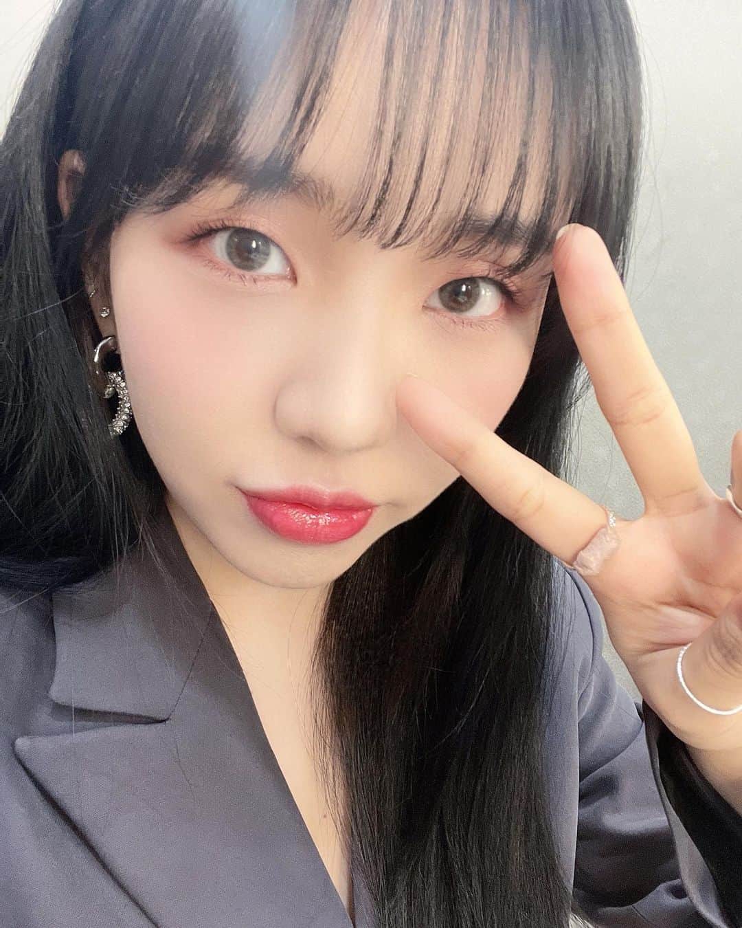ペク・アヨンのインスタグラム：「🙂✌🏻#엠카운트다운」