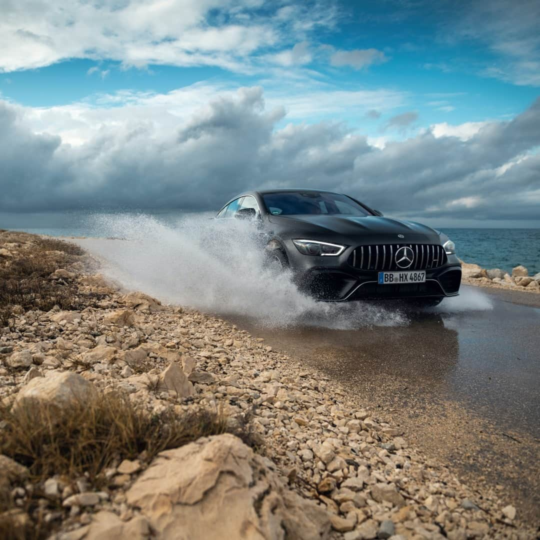 メルセデス・ベンツさんのインスタグラム写真 - (メルセデス・ベンツInstagram)「Splash into your next adventure with Mercedes-AMG!  📷 @gs_gijs for #MBSocialcar  #MercedesAMG #DrivingPerformance」1月14日 20時02分 - mercedesbenz