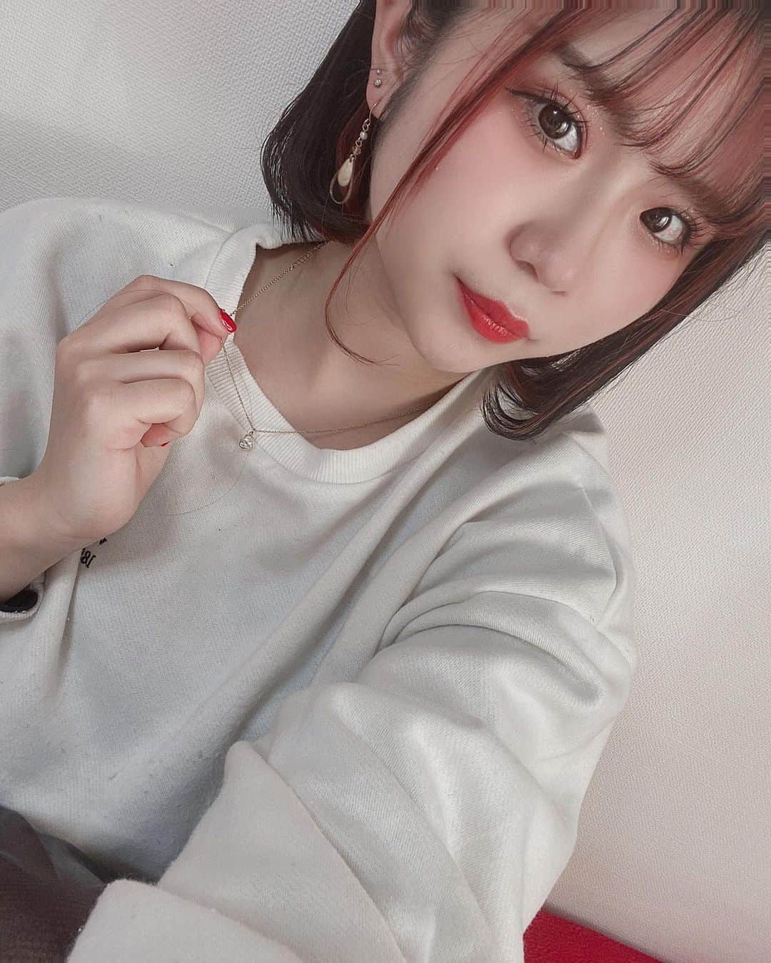 のインスタグラム：「昨日ホテル療養終了で、今日ホテルをでました！久しぶりの外で感動😂  とっても元気です！  #アイドル #仮面女子 #スチームガールズ #ぴゅあふる #自撮り」