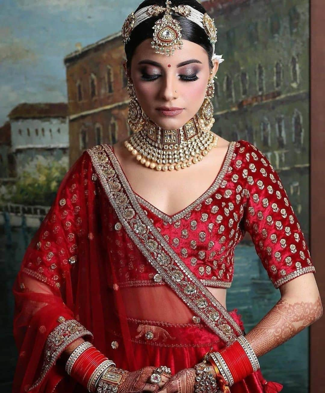 Indianstreetfashionさんのインスタグラム写真 - (IndianstreetfashionInstagram)「This gorgeous sabyasachi bride ♥️ #indianstreetfashion @indianstreetfashion #indianwedding  #wedding #weddingsofinstagram #instawedding  #covidweddingplanning #bridesofindia #bridesofinstagram #indianbridaloutfit #weddinglook  #bridestyle #weddingtrend #trend #jewellery #weddinginspo #weddingplanner #weddingblogger #destinationwedding #weddingchoreography #sangeetperformance #bridaljewellery #couture #weddingjewellery #weddingshopping #weddingseason #wedding2020  👰🏻: @sanyadua 👗: @sabyasachiofficial」1月14日 20時16分 - indianstreetfashion