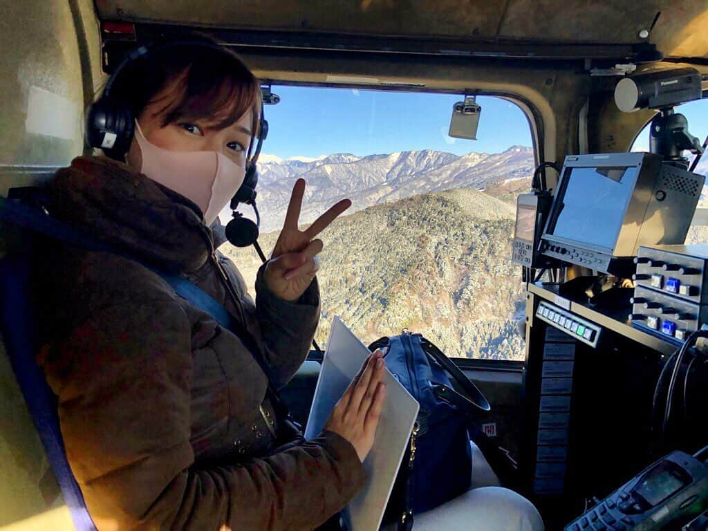 久保円華のインスタグラム：「人生初のヘリコプター！🚁 仕事が楽しい⛄  #静岡 #雪 #ヘリコプター #久保円華」