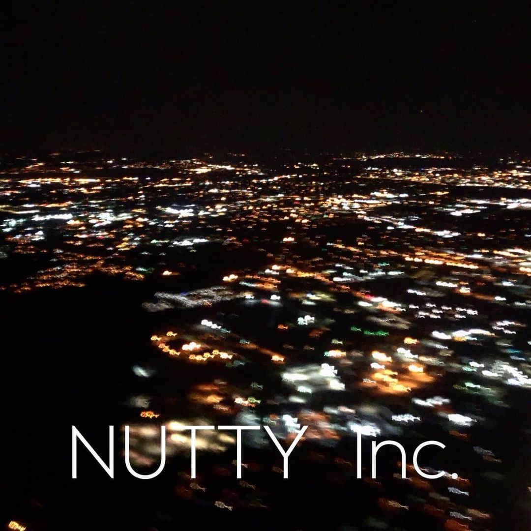 NUTTY Vintage&Collectibleさんのインスタグラム写真 - (NUTTY Vintage&CollectibleInstagram)「NUTTY Inc.より皆様へお知らせです📢  この度の緊急事態宣言発令に伴い ＊皆様のご健康へのお祈りと日頃の感謝を込めまして＊  明日15日（金）よりしばらくの期間 全ての通販の送料を無料に！  ーーーーーーーーーーーーー LIMITED STAY HOME SHIPPING FREE ーーーーーーーーーーーーー  ⚠️各STOREごとに送料無料対象金額が異なります⚠️  日頃NUTTY&LRD.をご愛顧頂いております皆様へ ご自宅でもご来店時と同じように ショッピングをお楽しみいただけますように・・・＊  ＜対象＞ -NUTTY VINTAGE ONLINE STORE -NUTTY SELECT BOUTIQUE ONLINE STORE -LRD. ONLINE STORE -MOM ONLINE STORE -お問い合わせ（メール/DMからも承ります）」1月14日 20時19分 - nutty_vintage