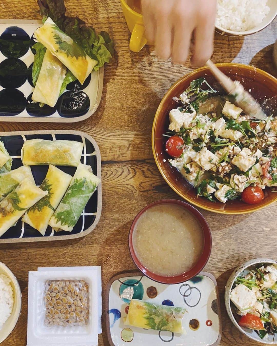 谷奥えまのインスタグラム：「実家に帰った時に作った夜ご飯🍚　 家族みんなで食べるご飯はいつもより100倍美味しかった♬  #えまご飯」